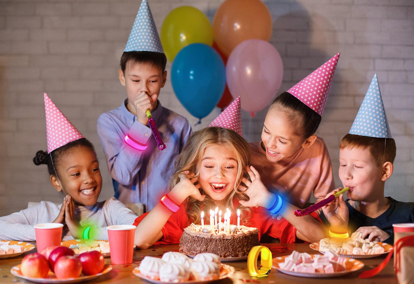 6 Stück LED Armband, Leuchtarmbander für Kinder und Erwachsene, LED Blinkende Armbänder Glühen in der Dunklen, Leucht Armbänder Lichtband für Raves Konzert Camping Hochzeit Sportereignisse Party - Image 5