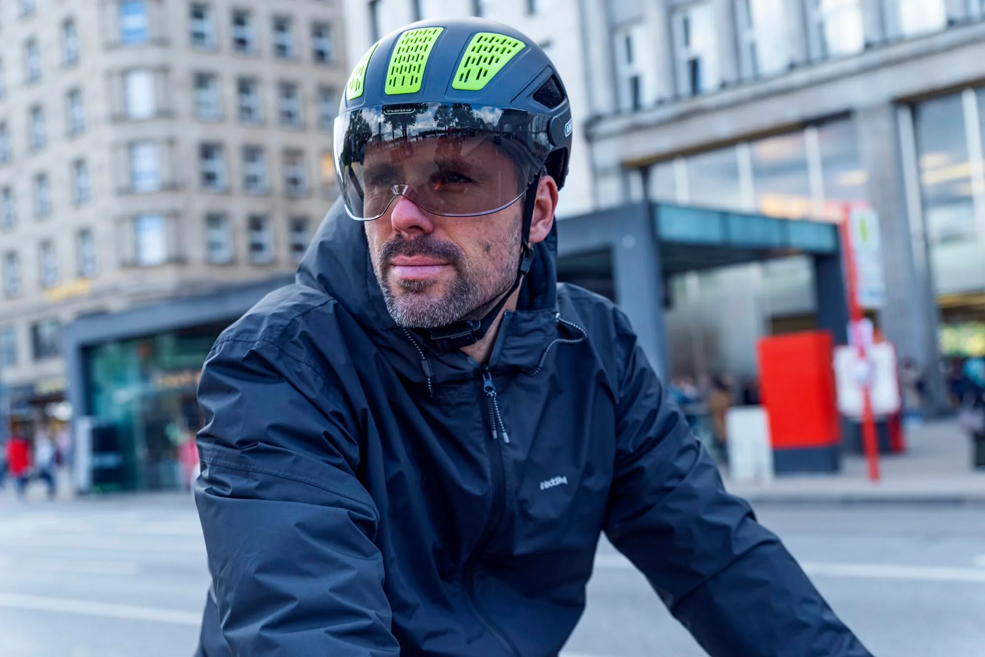 ABUS Stadthelm Hyban 2.0 ACE - Fahrradhelm mit Visier, Licht und ABS-Hartschale - für Damen und Herren - Schwarz (velvet black), Größe L - Image 2