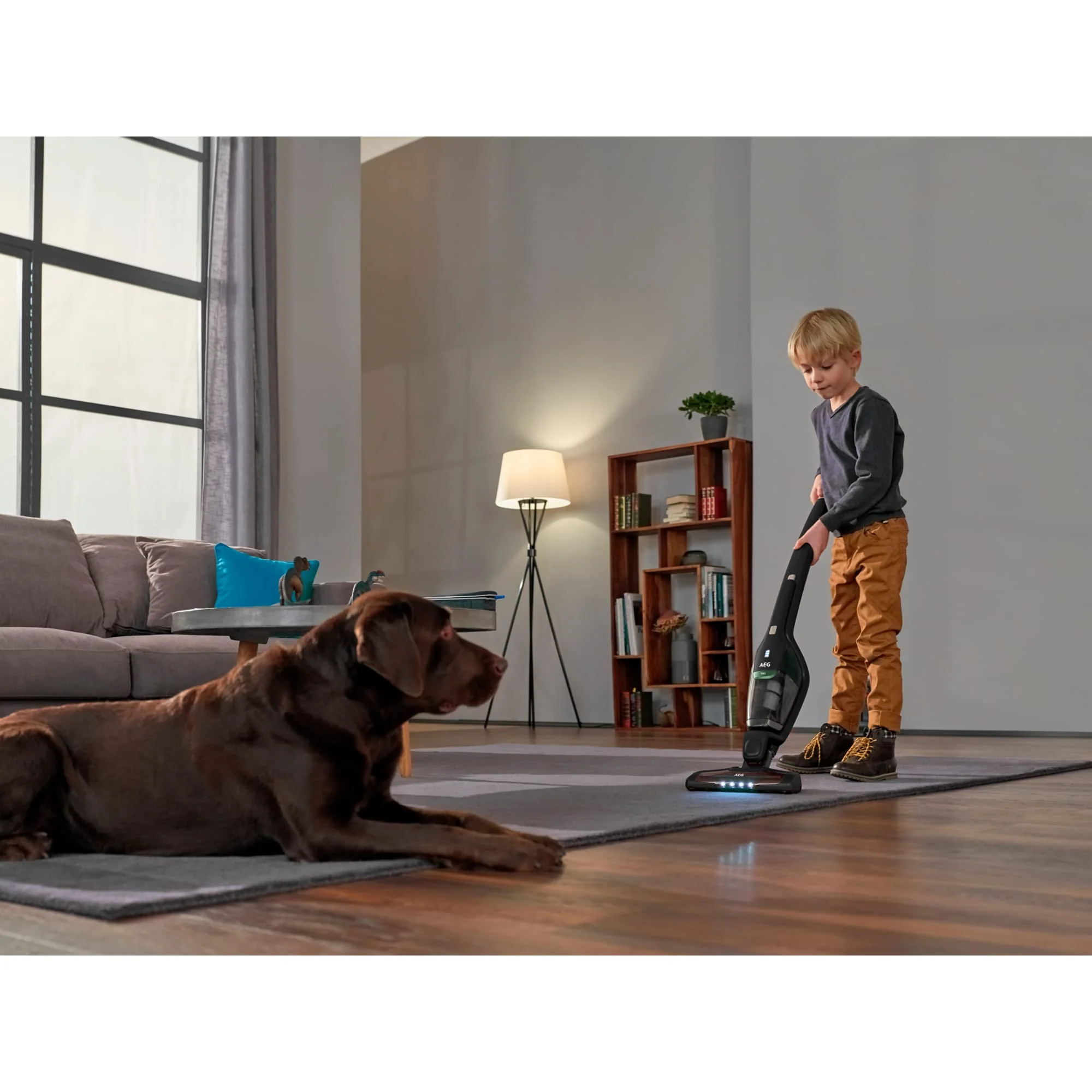 AEG Ergorapido CX7-2-45MÖ 2in1 Akku Staubsauger/50% Recyclingmaterial/beutellos/bis zu 45 min Laufzeit/freistehend/180° Drehgelenk /Bürstenreinigungsfunktion/LED-Lichter/18.5W/ 0.5L/schwarz,grün - Image 4