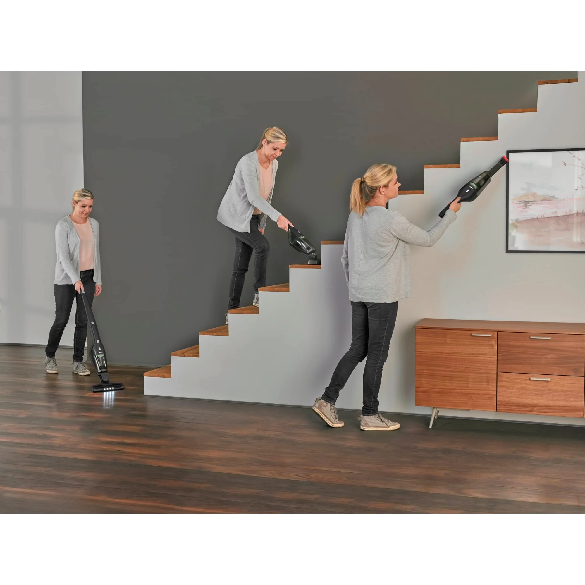 AEG Ergorapido CX7-2-45MÖ 2in1 Akku Staubsauger/50% Recyclingmaterial/beutellos/bis zu 45 min Laufzeit/freistehend/180° Drehgelenk /Bürstenreinigungsfunktion/LED-Lichter/18.5W/ 0.5L/schwarz,grün - Image 9