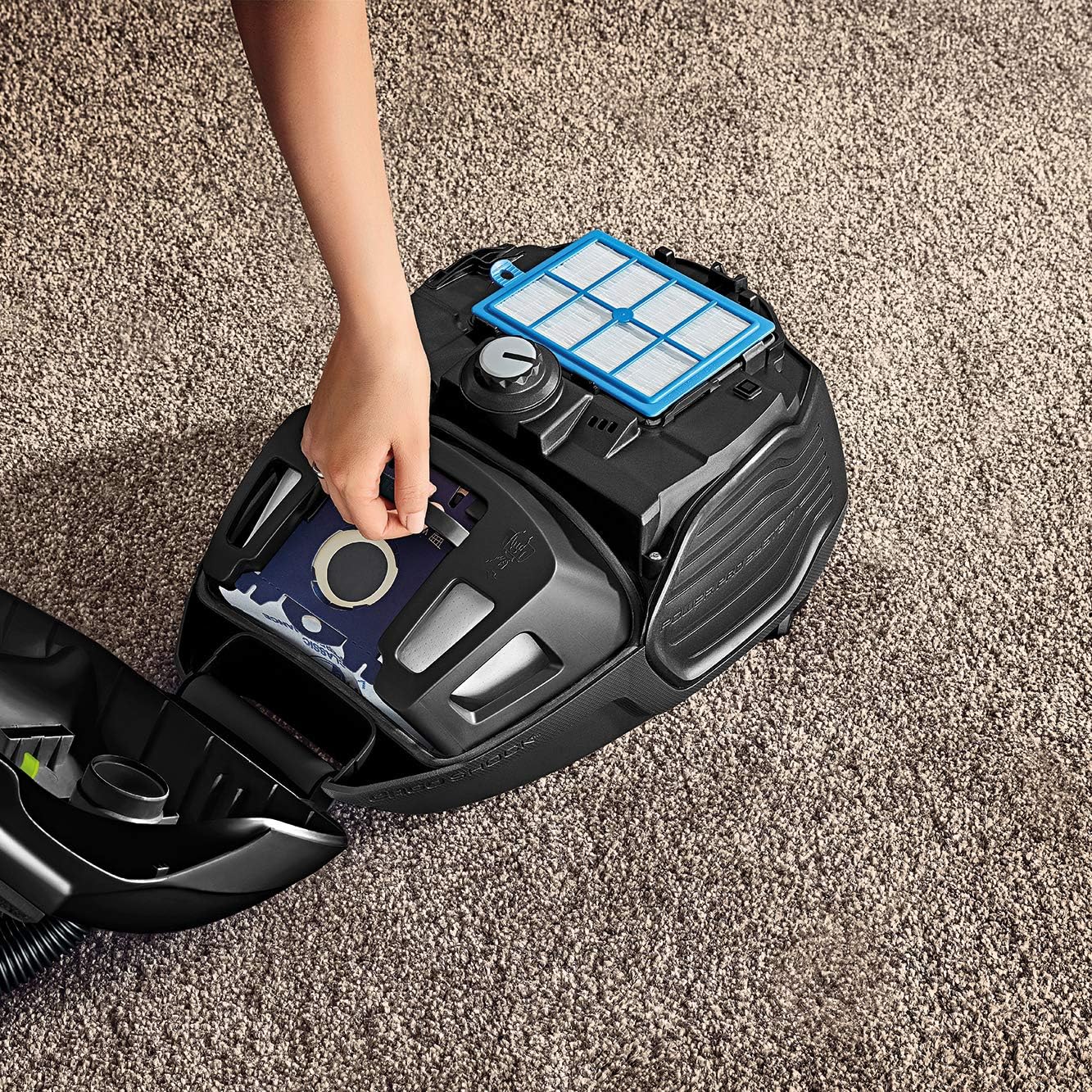 AEG VX6-2-ÖKOX Staubsauger mit Beutel / 60% Recyclingmaterial / Zusatzdüsen / Hart- und Teppichböden / 9 m Aktionsradius / ergonomischer Handgriff / 800 Watt / neue technische Version / schwarz, grün - Image 4
