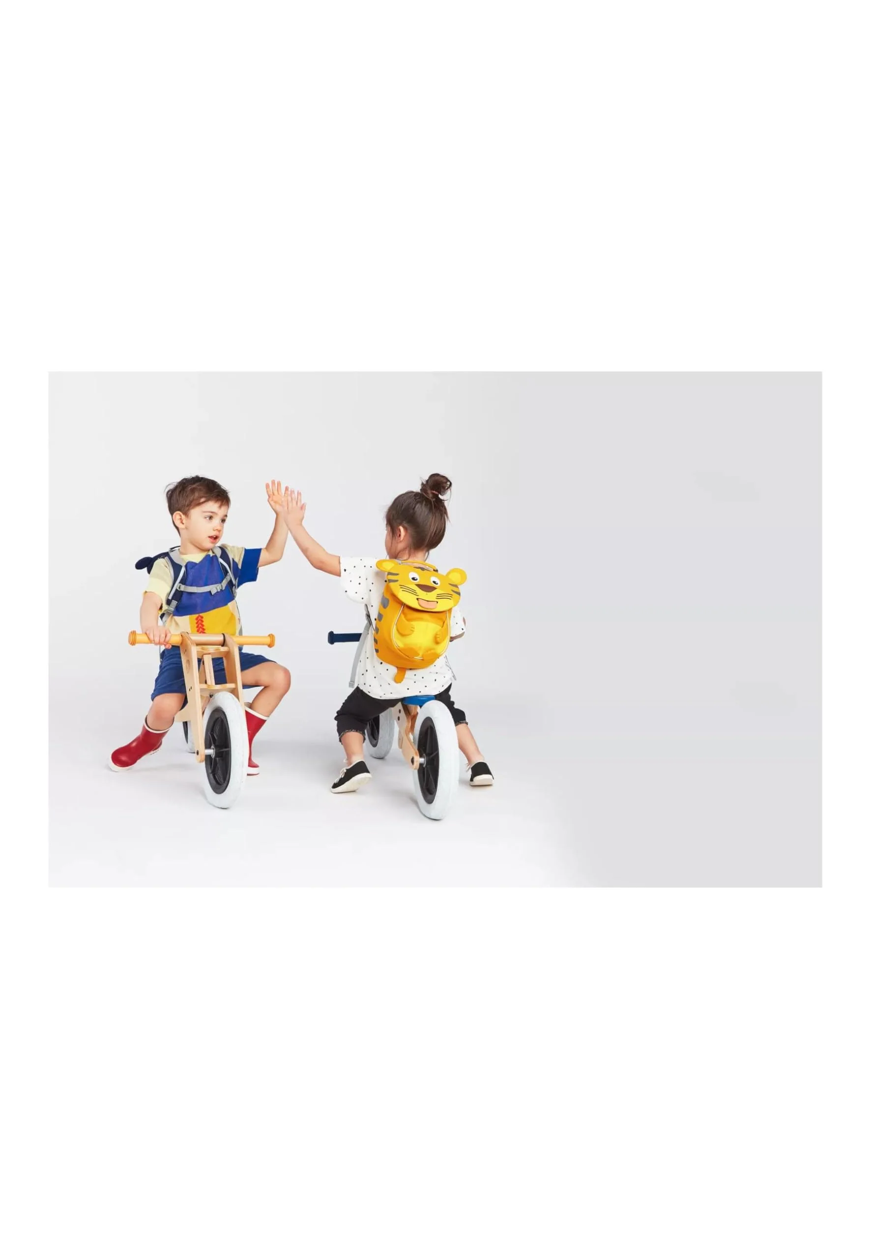 Affenzahn Kleiner Freund Kindergarten-Rucksack für 1-3 Jährige Ergonomisch Reflektierend Ziehzunge mit Namensschild Tiger - Gelb - Image 2