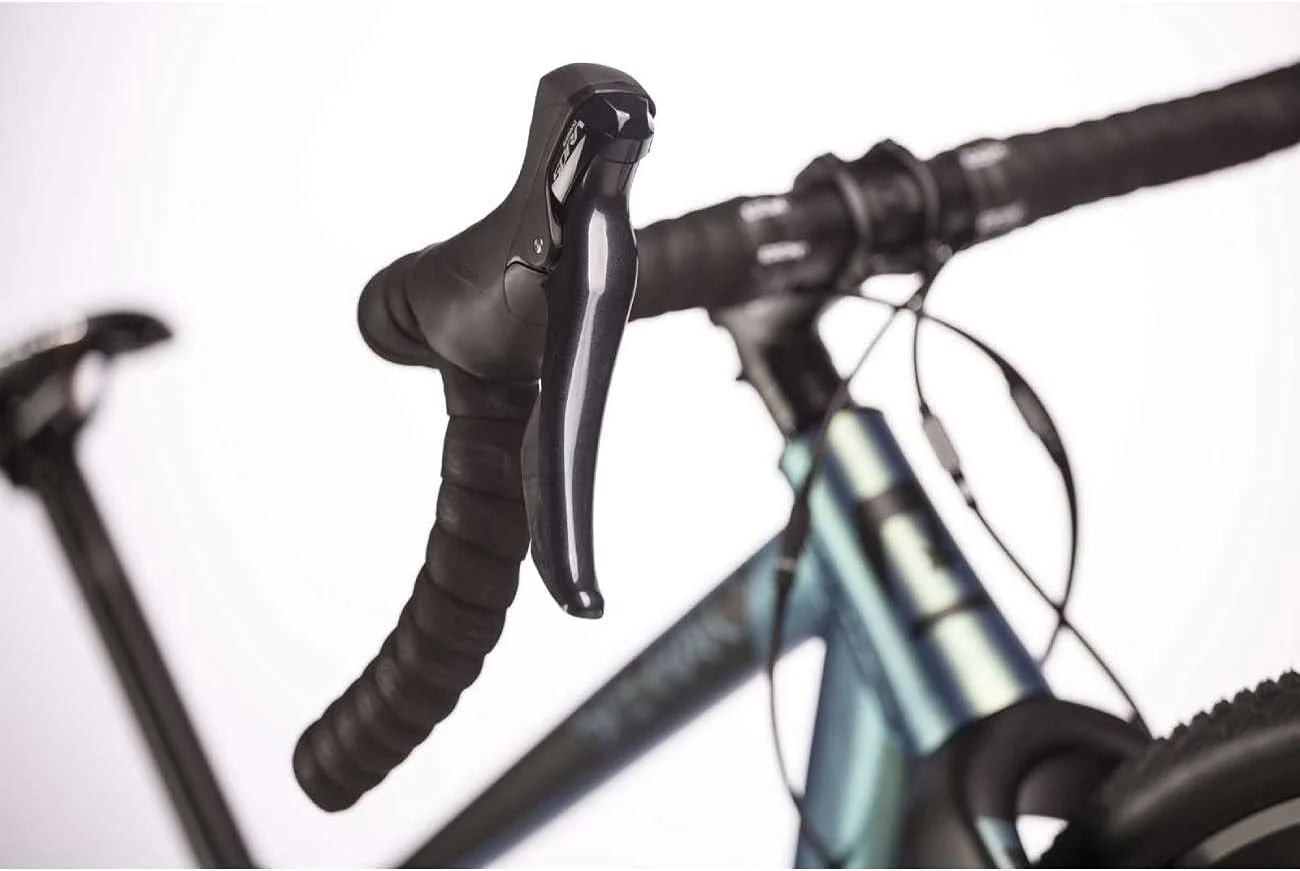Airtracks 28 Zoll Herren Gravel Bike STERRATO 5.0 Fahrrad mit 2 x 9 Gang Shimano SORA RD-R3000-18 Gang- UD Carbon Gabel - UD Carbon Gabel - 55cm (Körpergröße 175-188cm) - Image 14