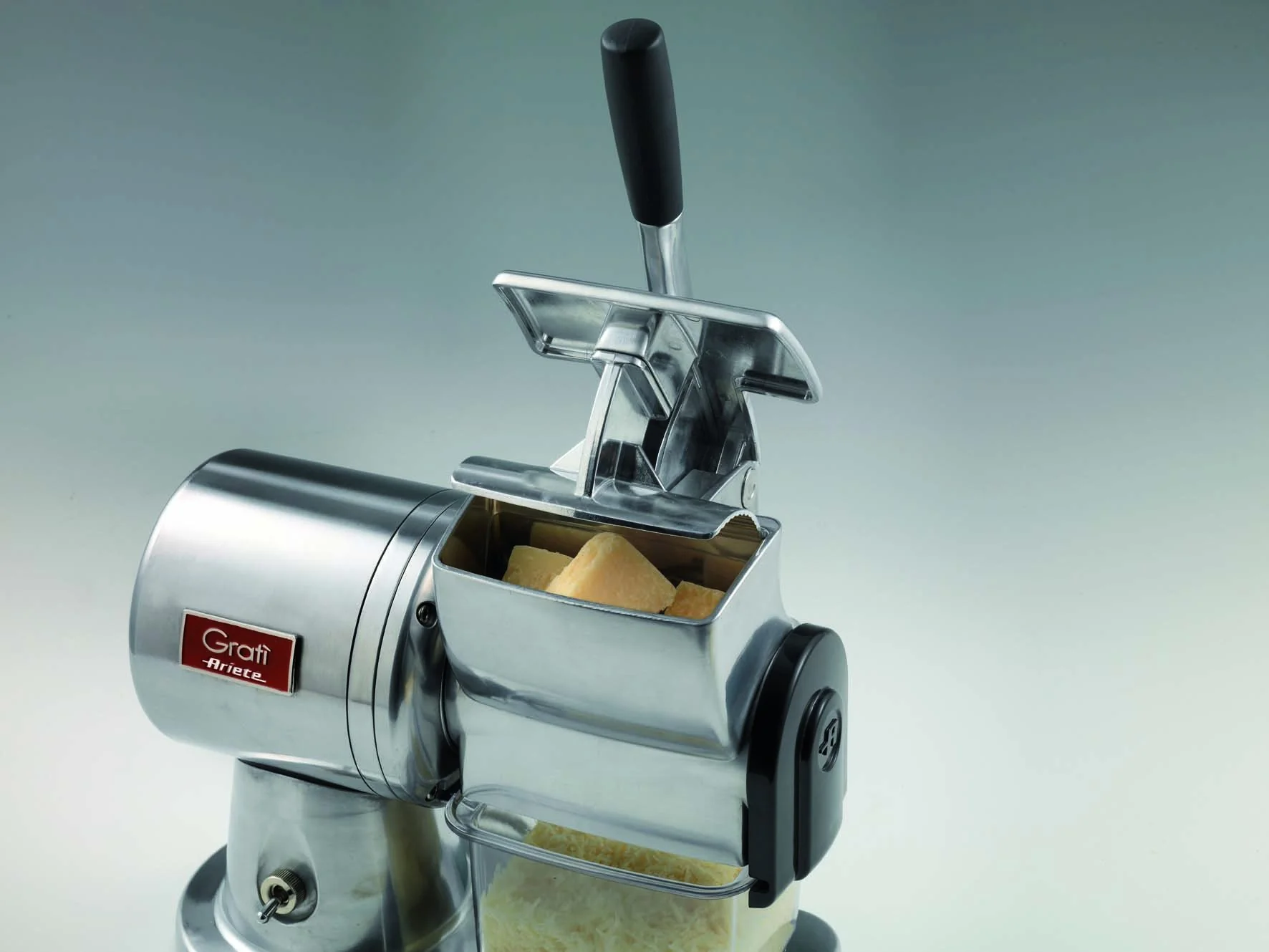 Ariete Gratì Superior 449, Professionelle Elektrische Käsereibe aus Aluminiumdruckguss für Käse, Brot, Schokolade, Trockenfrüchte, Induktionsmotor, Einfach zu Reinigen, 350W, Silber Poliert - Image 5