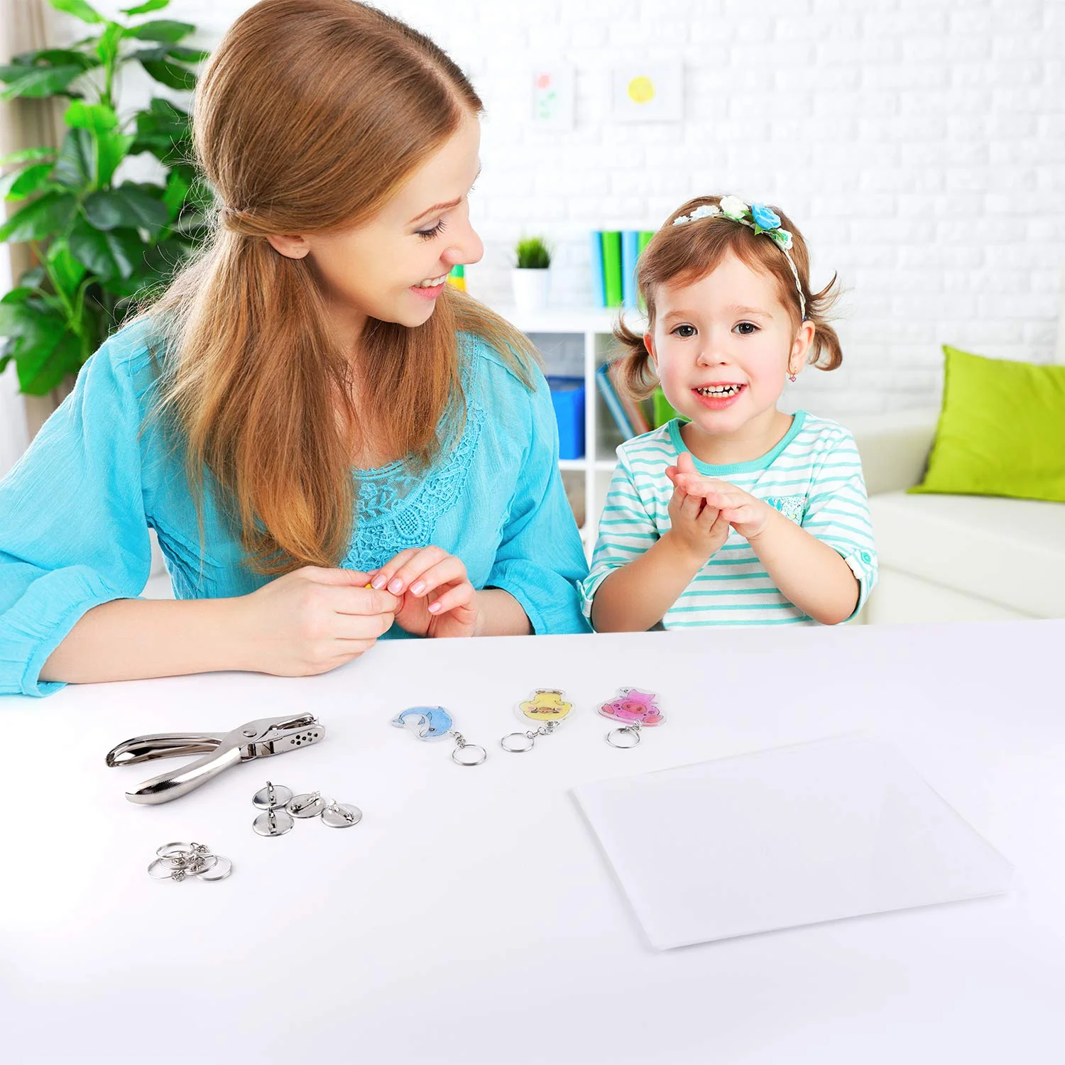 ASTARON 181 Stück Schrumpffolie Set Schrumpfplastik Set nthält Schrumpfkunstpapier, Locher, Ohrhaken, Broschen und Schlüsselanhänger für DIY - Image 5