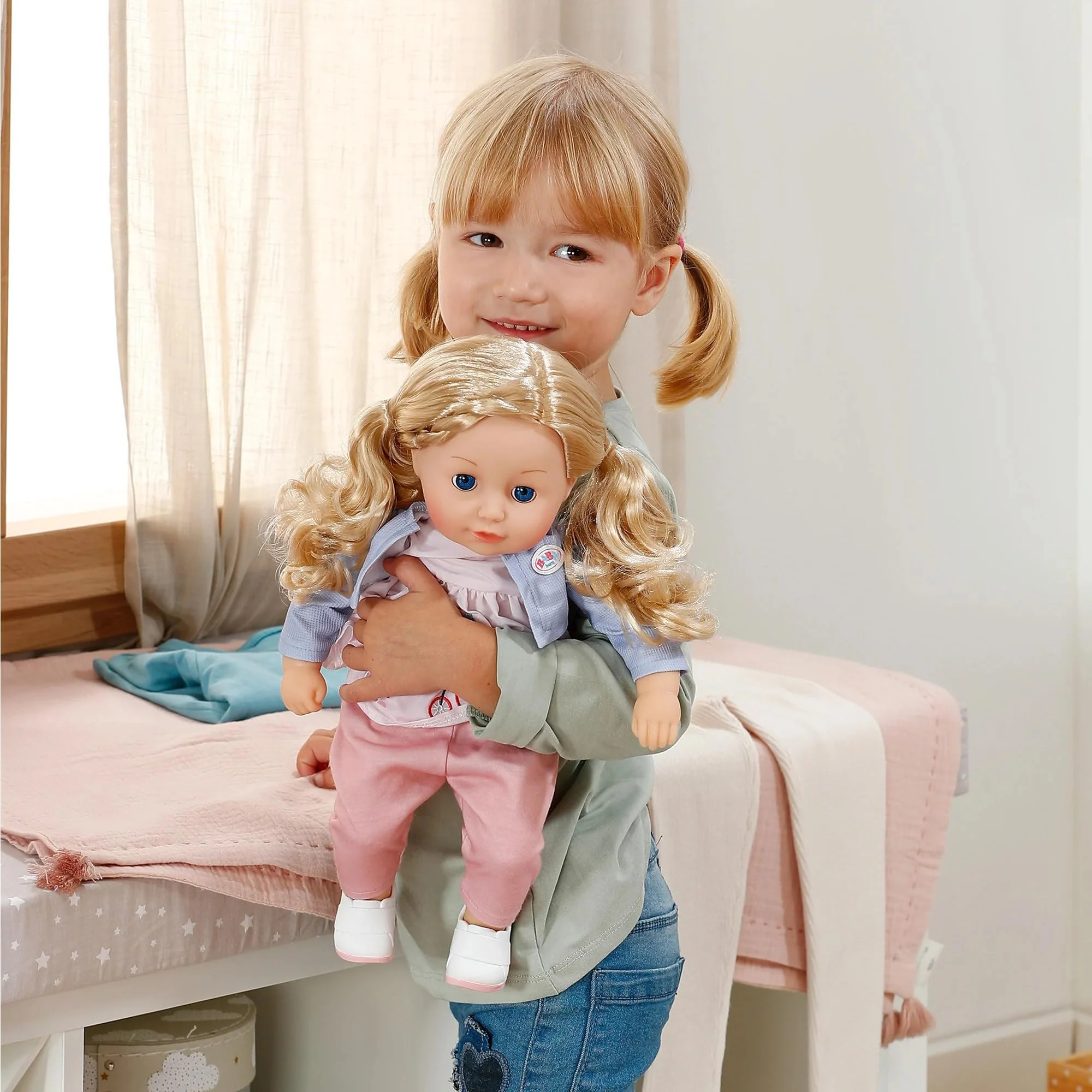BABY born Sophia Rose - Weiche 36cm große Babypuppe - Puppe mit hochwertigen blonden Haaren & Schlafaugen - Geeignet für Kinder ab 1 Jahr - Image 2