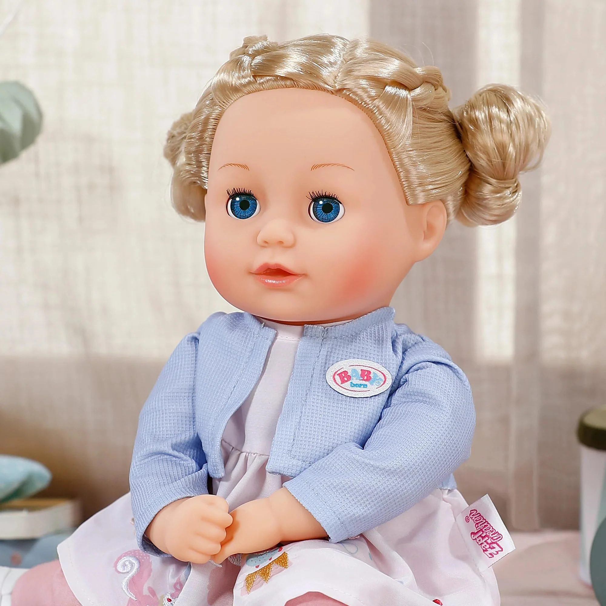 BABY born Sophia Rose - Weiche 36cm große Babypuppe - Puppe mit hochwertigen blonden Haaren & Schlafaugen - Geeignet für Kinder ab 1 Jahr - Image 6