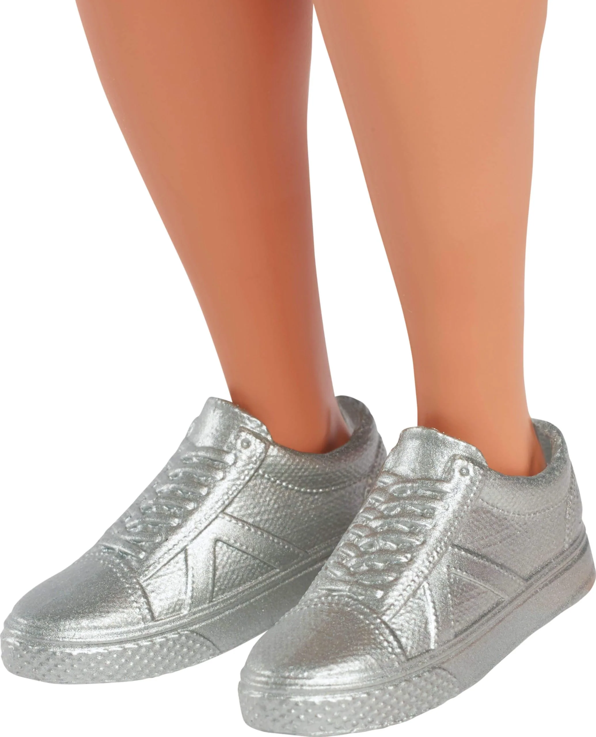 Barbie Fashionistas Ken-Puppe Nr. 236 mit schwarzen Haaren, einem blau-grünen Ombré-Tanktop, Jeans-Shorts und silberfarbenen Sneakern, HYV00 - Image 3