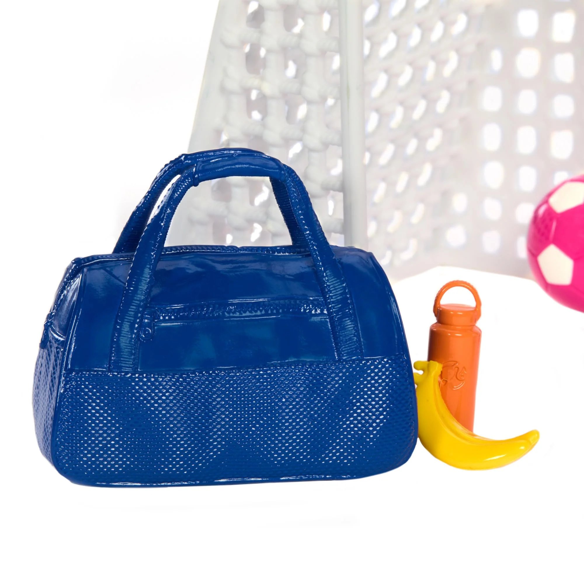 BARBIE Fußballspielset - 2 Puppen und 15 Zubehörteile für Spielspaß, 2 Tore, 2 Kegel, 2 Fußbälle, Snacks, Wasserflaschen, Medaillen, Trophäe, Sporttaschen, für Kinder ab 3 Jahren, HRG88 - Image 2