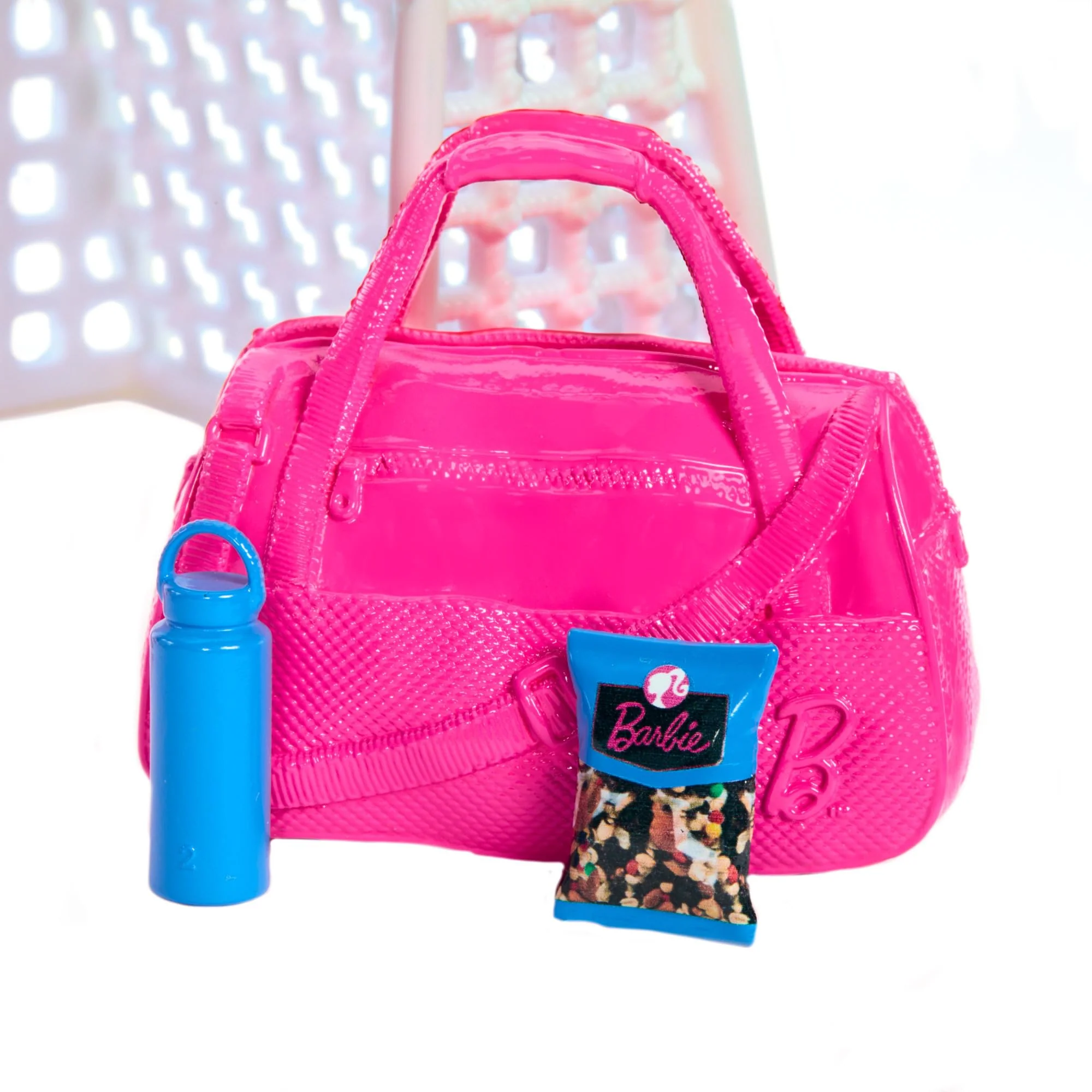 BARBIE Fußballspielset - 2 Puppen und 15 Zubehörteile für Spielspaß, 2 Tore, 2 Kegel, 2 Fußbälle, Snacks, Wasserflaschen, Medaillen, Trophäe, Sporttaschen, für Kinder ab 3 Jahren, HRG88 - Image 3