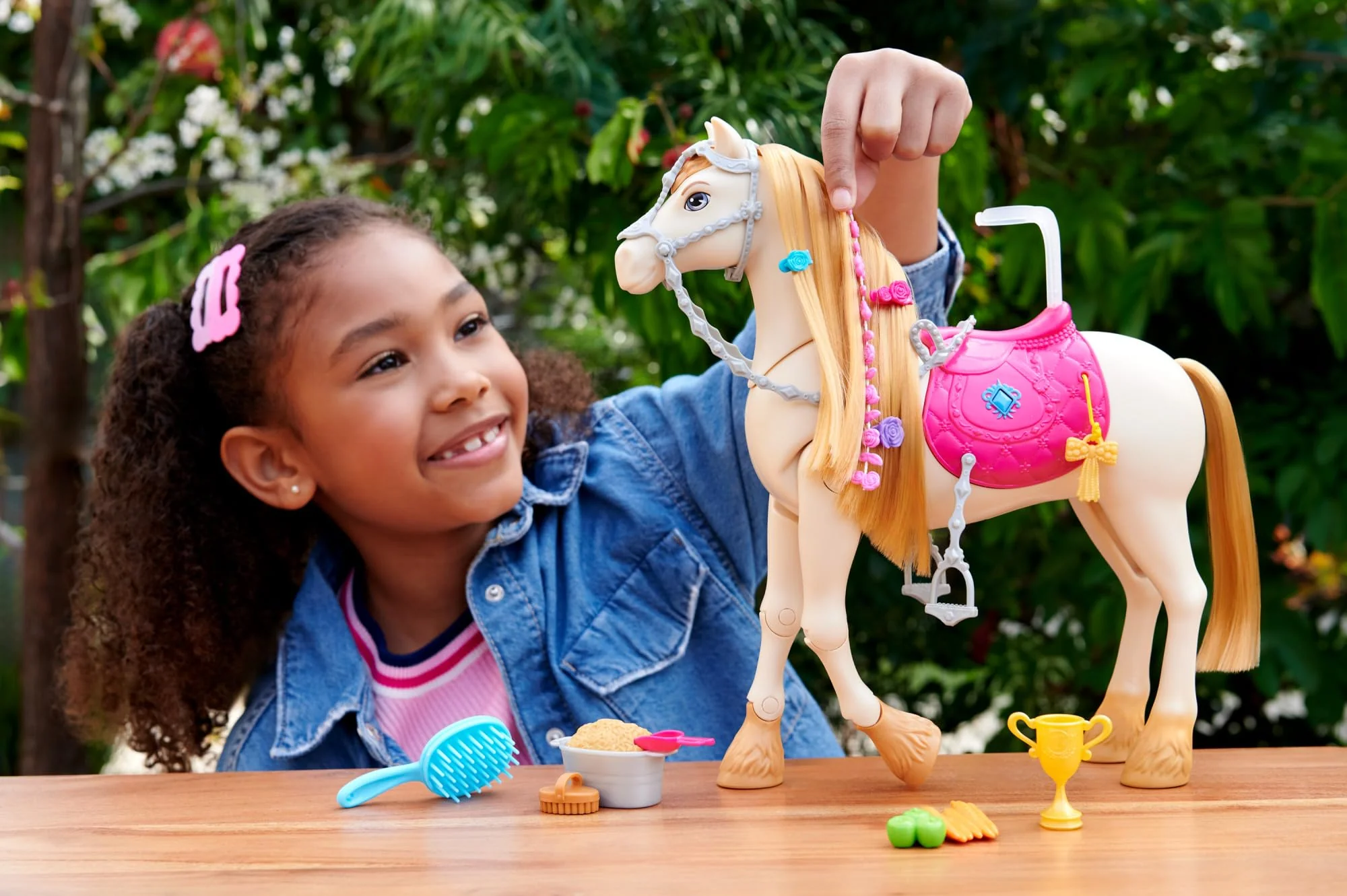 Barbie Spielzeugpferd mit Geräuschen, Musik und Zubehör, inspiriert von Barbie Mysteries: Das geheimnisvolle Pferdeabenteuer“ Pferd kann sich bewegen, tanzen und mit den Augen blinzeln, HXJ42 - Image 6