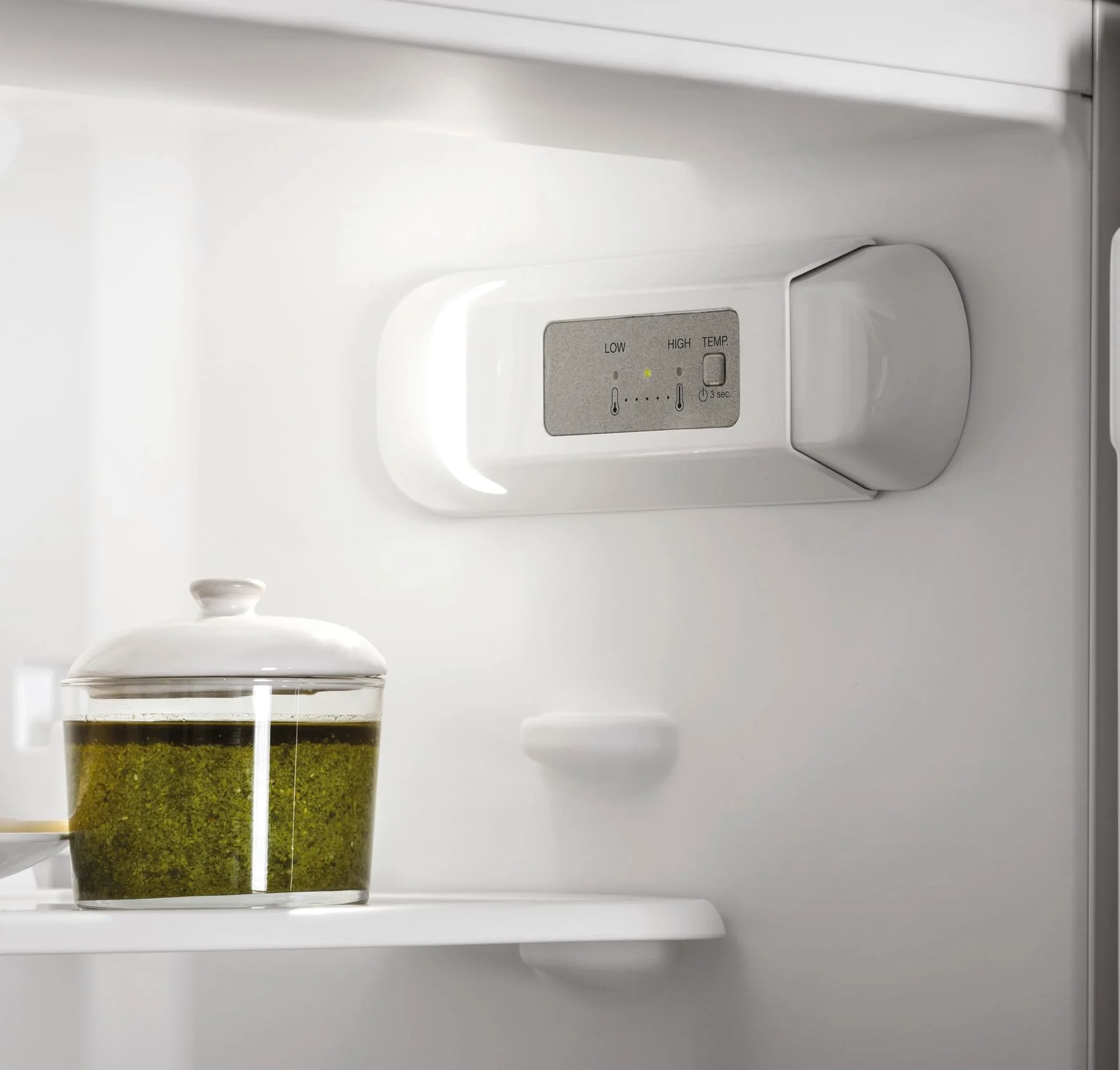 Bauknecht KSI 9GF2E Einbau-Kühlschrank mit Gefrierfach/Energieeffizienzklasse: E/Nische 88, Elektronische Temperaturregelung/LED-Beleuchtung/Abtauautomatik im Kühlteil/Sicherheitsglas - Image 3