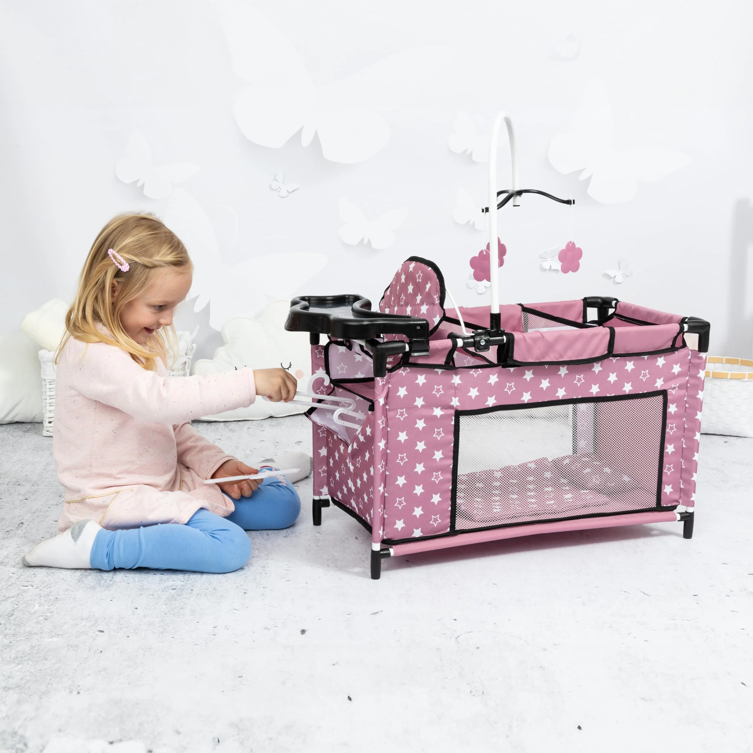 Bayer Design 62676AA Puppenbett mit Schrank, Sitz, Mobile, Ablage, Bettdecke, Kissen, Puppenzubehör - Image 2