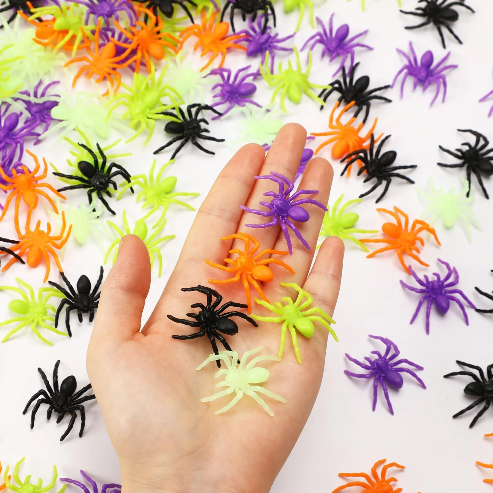 BOARDFEB Halloween Spinne, 130 Stück Halloween Spinnen Deko Realistische Plastik Spinne Scary Spiders Bunte Fake Spiders Plastik Spinnen Streich Requisiten (5 Farben) - Image 4