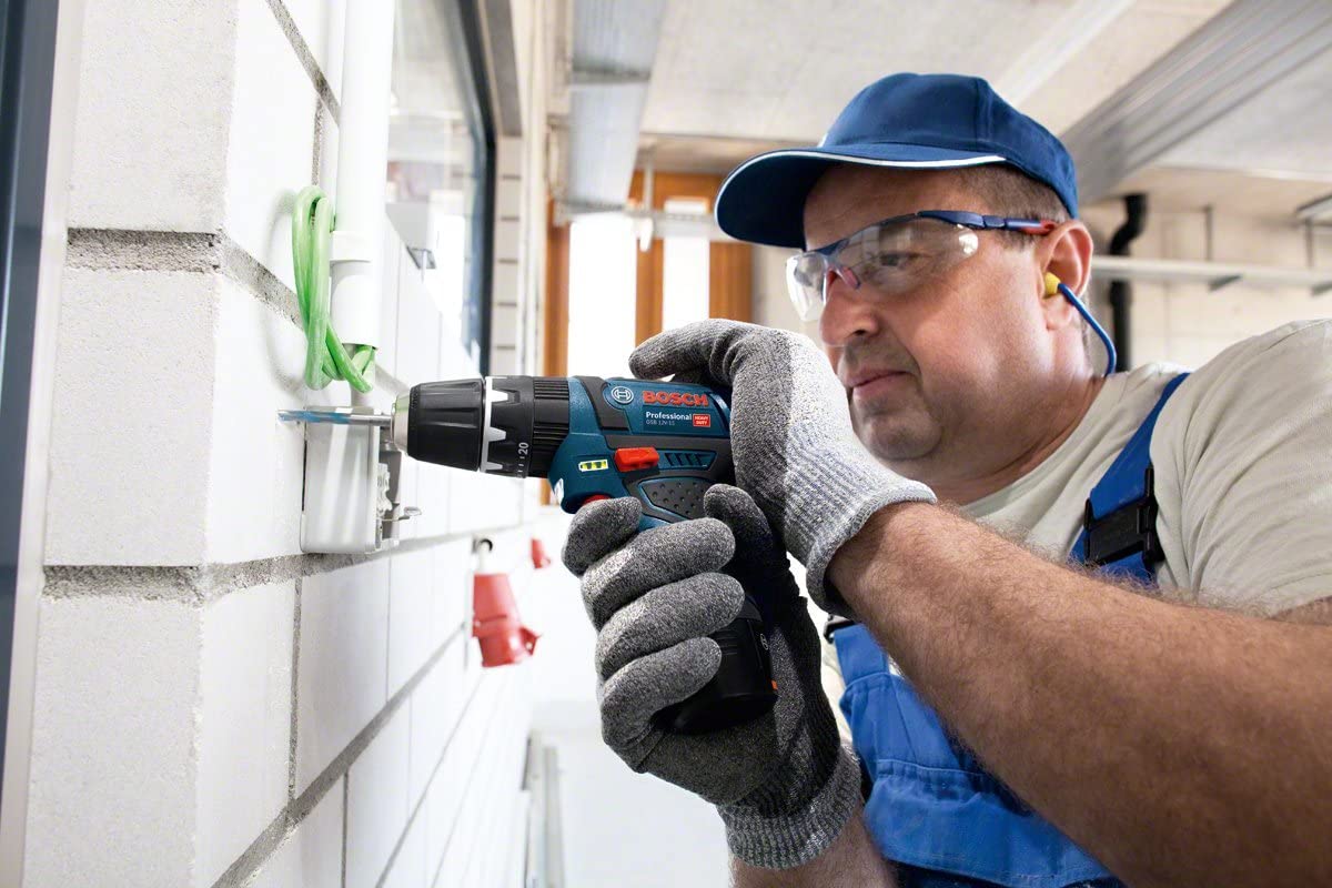 Bosch Professional 12V System Akku Schlagbohrschrauber GSB 12V-15 (Bohr-Ø Holz max: 19 mm, inkl. 2x 2.0Ah Akku + Ladegerät, 2x Bohrer-Set, 1x Bit-Set, Werkzeugtasche) - Amazon Exclusive Set Set - Image 6