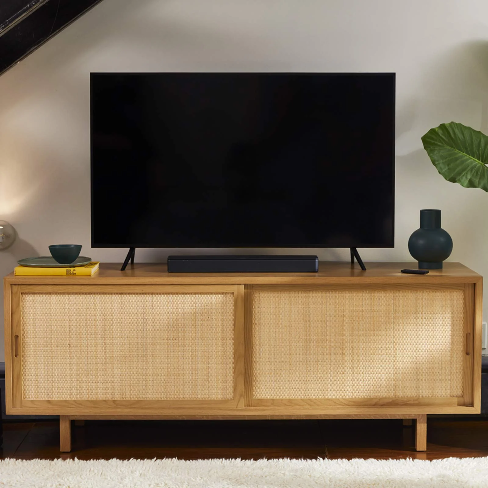 Bose TV Speaker – kompakte Soundbar mit Bluetooth-Verbindung, Black - Image 4