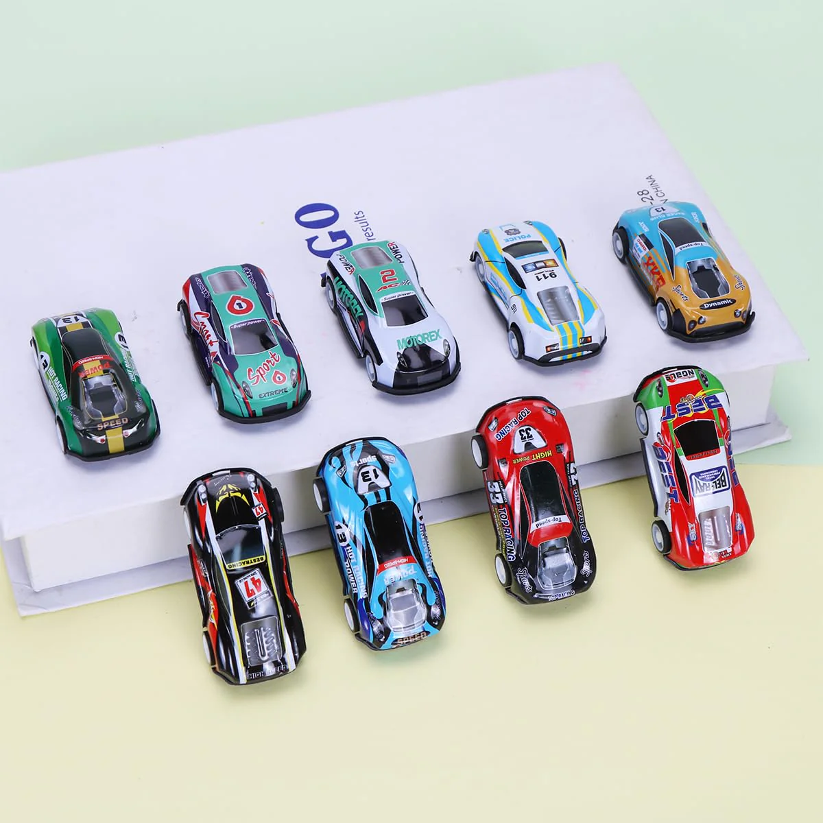 Cadimus Zurückziehen Spielzeugautos，9pcs Mini Auto Set Rennauto,Metall Aufziehauto ab 1 2 3 4 Jahre,Mini Pull Back Rennfahrzeuge,Rennspielzeug zum Zurückziehen für Jungen und Mädchen（zufällig） - Image 7