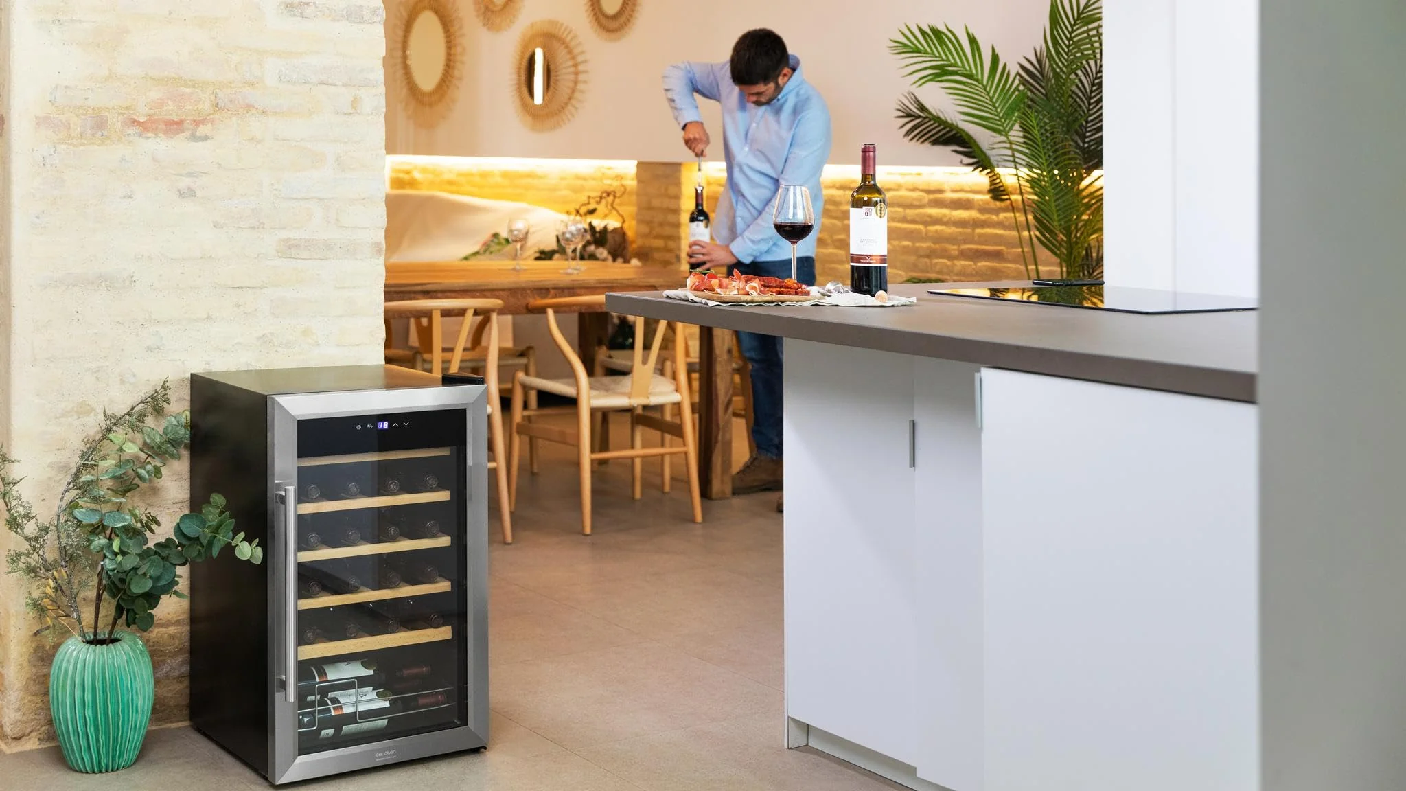 Cecotec Weinkühlschrank GrandSommelier 24000 Inox Compressor. 24 Flaschen mit Kompressor, der eine hohe Leistung garantiert. Einstellbare Temperatur und Touch-Bedienfeld - Image 2