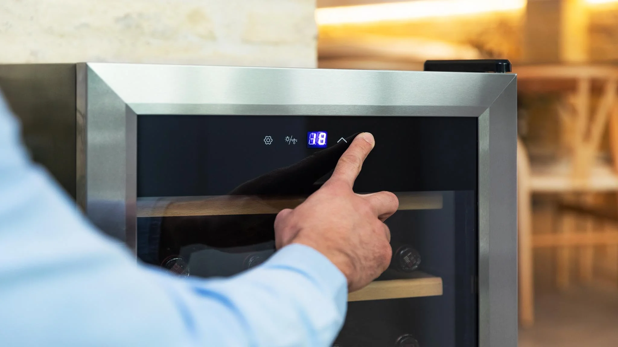 Cecotec Weinkühlschrank GrandSommelier 24000 Inox Compressor. 24 Flaschen mit Kompressor, der eine hohe Leistung garantiert. Einstellbare Temperatur und Touch-Bedienfeld - Image 4