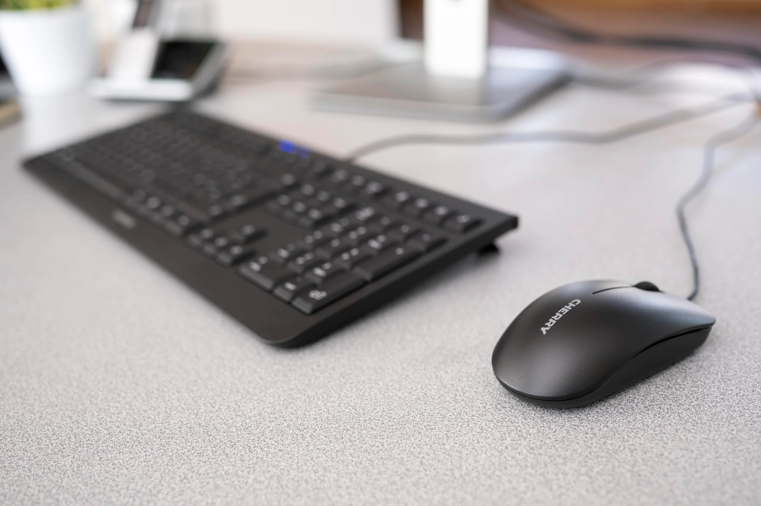 CHERRY DC 2000, Kabelgebundenes Tastatur-Maus-Set, UK-Layout (QWERTY), Plug & Play über je 1 USB-Anschluss, Flaches Design, Symmetrische Maus, Schwarz - Image 5
