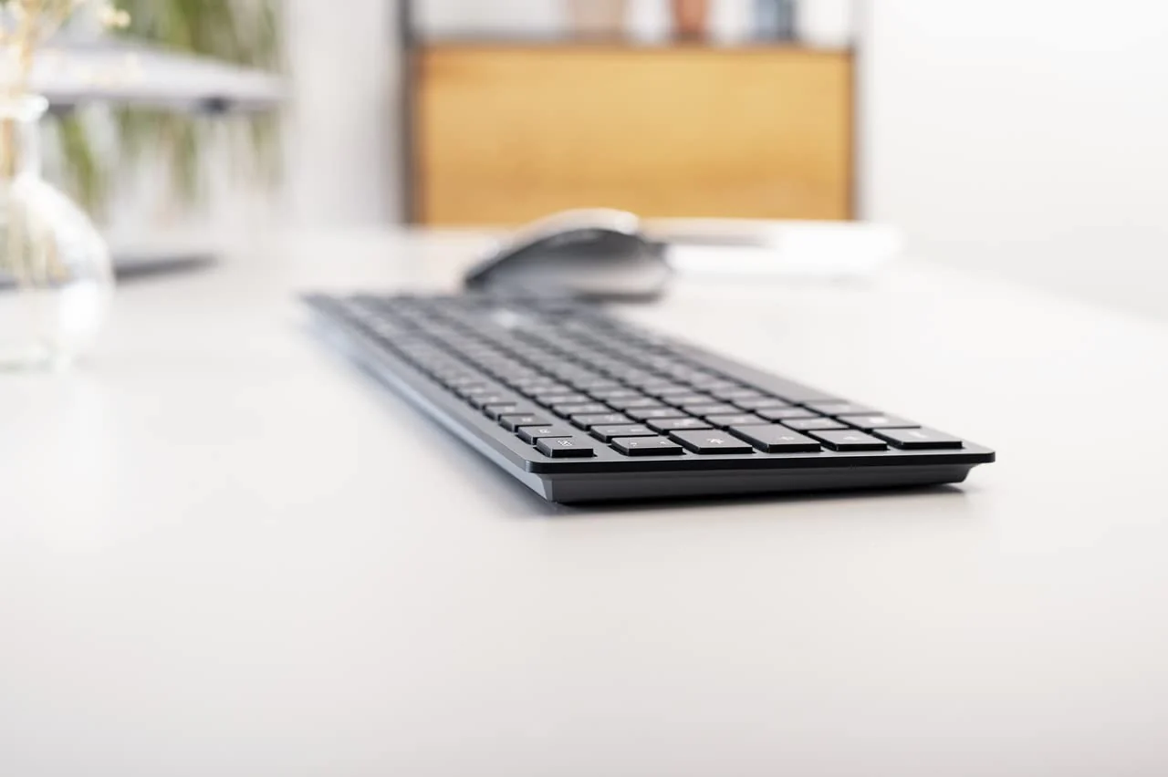 CHERRY DW 9500 SLIM, Kabelloses Tastatur- und Maus-Set, Französisches Layout (AZERTY), Bluetooth oder 2,4 GHz Funk, Ergonomische Rechtshändermaus, Schwarz-Grau - Image 3