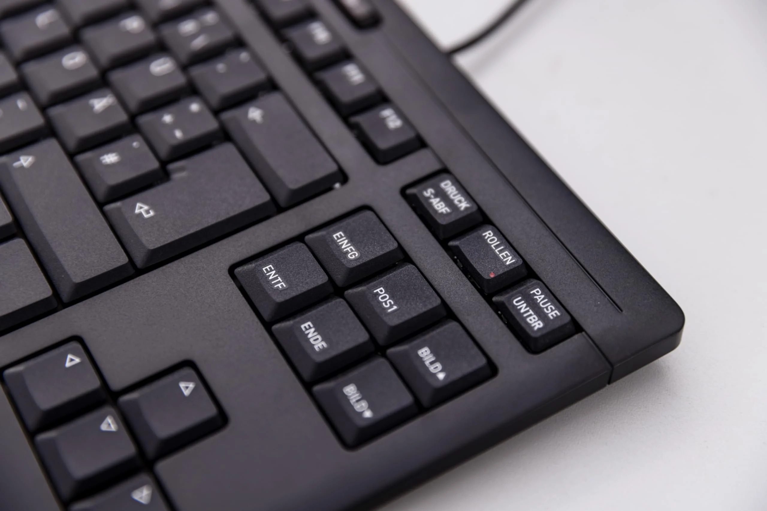 CHERRY STREAM KEYBOARD TKL, Kabelgebundene Tastatur ohne Nummernblock, UK-Layout (QWERTY), Leiser Tastenanschlag, Einzigartiges Tippgefühl, Weiß-Grau - Image 5