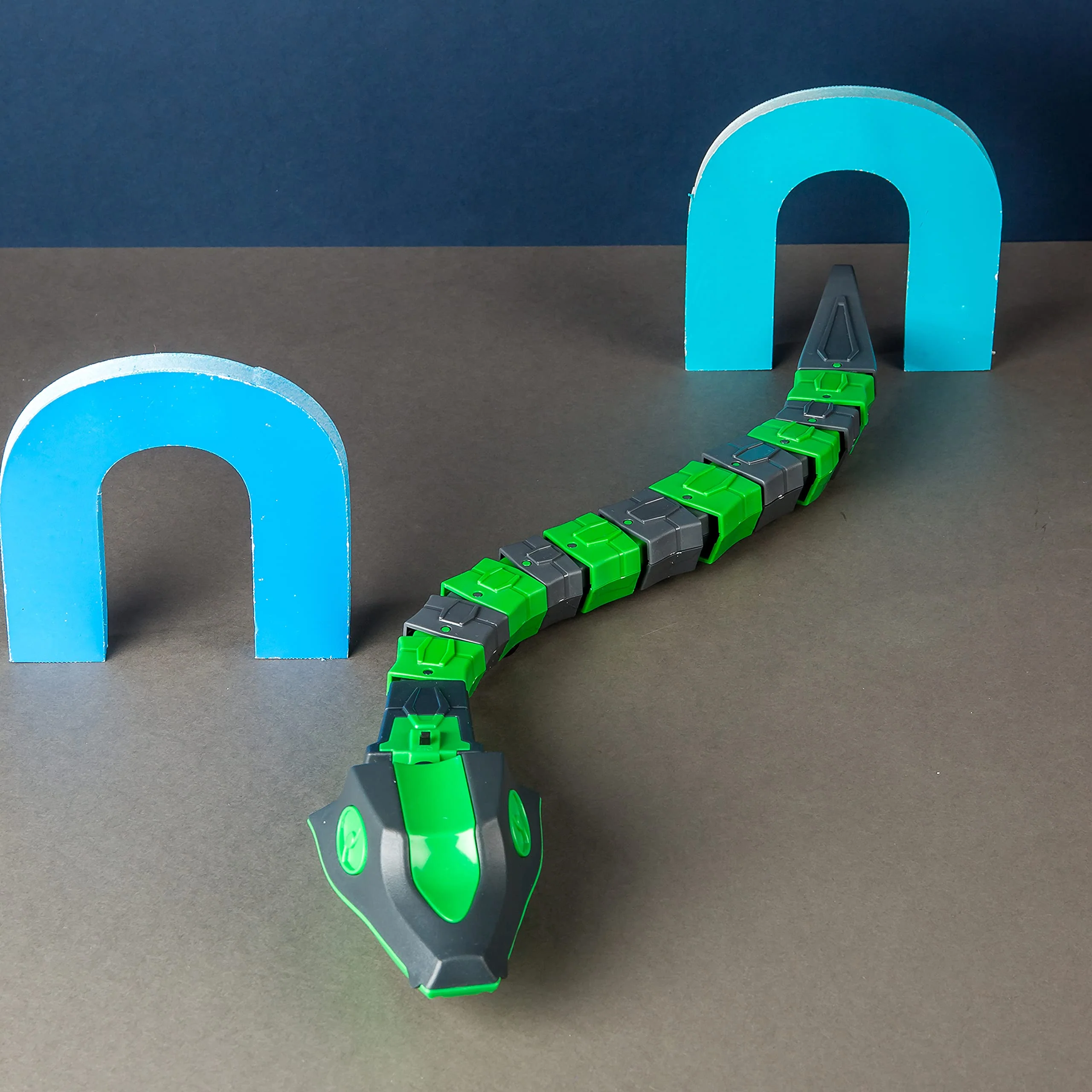 Clementoni Galileo Robotics SlitherBot - Wissenschaft & Roboter Spielzeug - mechanisches Spielen in Form Einer Schlange - Robotik Set für Kinder ab 8 Jahren 59212 - Image 3