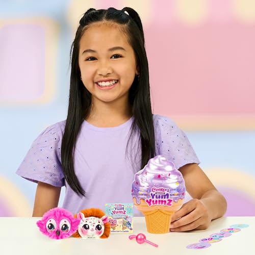 Cookeez Makery Yum Yumz (2er-Pack): Eiskalt versteckt, spielerisch entdeckt! Gib die Zutaten hinein und zaubere 2 süße, duftende Plüschtiere aus dem Eis. Inklusive Stickern. Sammle über 30 Charaktere! - Image 9
