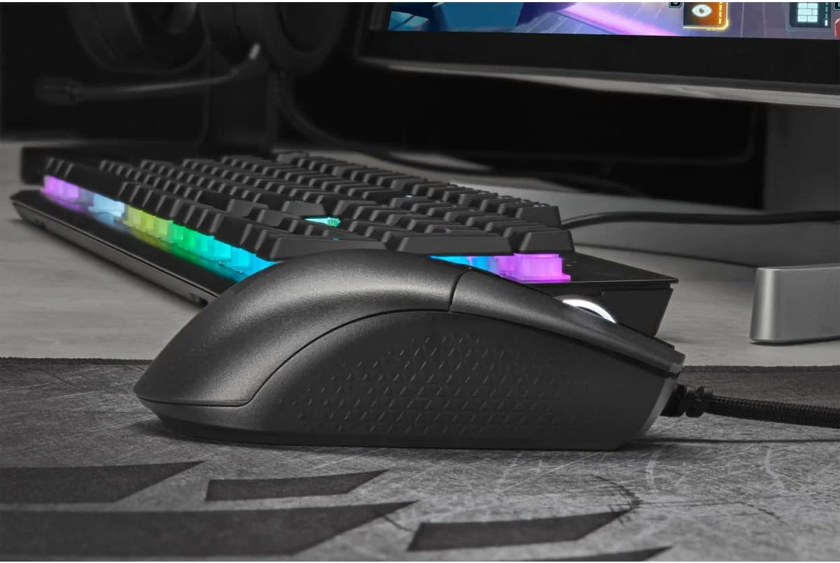 CORSAIR KATAR PRO XT Kabelgebundene Ultra-Light FPS Gaming Maus - 18.000 DPI - Symmetrische Form - Quickstrike Tasten - iCUE Kompatibel - PC, Mac, PS5, PS4, Xbox - Schwarz - Image 4