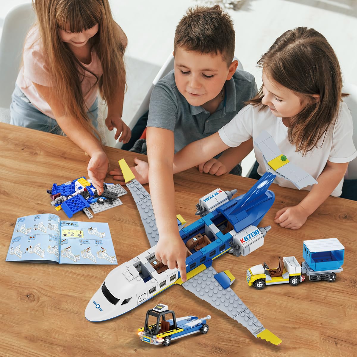 CUBIMANA City Passagierflugzeug Baukasten Set, 3 IN 1 Flugzeug Baukasten mit Terminal, Radarturm, Gepäckwagen Flugzeuge Modell Bausteine Spielzeug Geschenk für Jungen Mädchen Kinder 6 7 8 9+ Jahre alt - Image 4