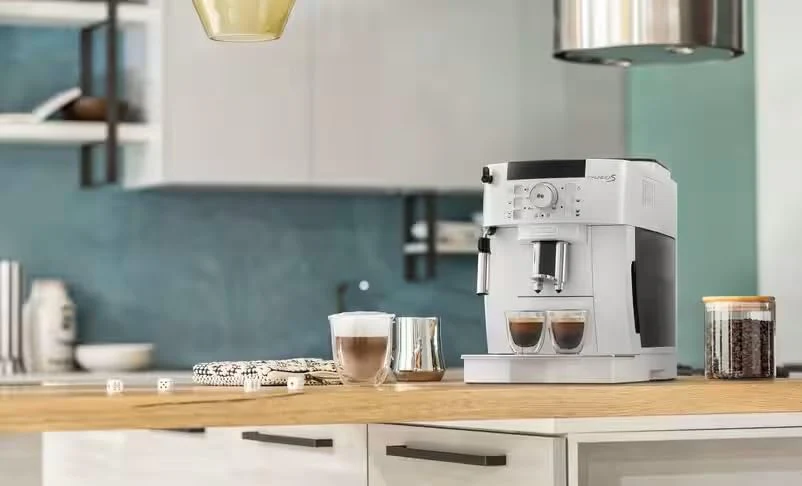 De'Longhi Magnifica S ECAM22.110.W, Automatische Kaffeemaschine, Manuell Einstellbarer Milchaufschäumer, Bean-to-Cup Espressomaschine, 2 Rezepte, Temperaturkontrolle, 2 Espressi Gleichzeitig, Weiß - Image 2