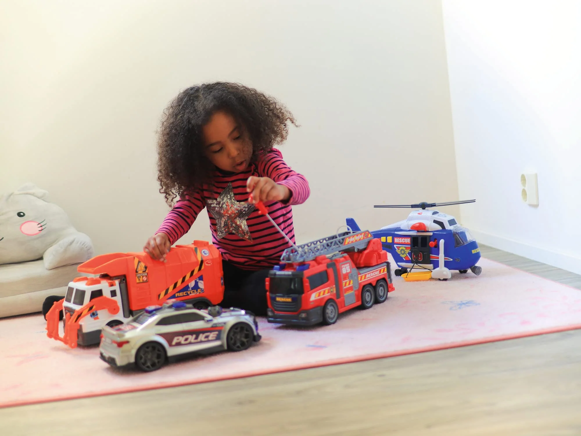 Dickie 186380 Toys Müllauto, Müllabfuhrwagen, Müllwagen, Spielzeugauto, batteriebetriebene Gabel mit Mülltonne, Kippfunktion, Licht & Sound, inkl. Batterien, 46 cm groß, ab 3 Jahren - Image 8