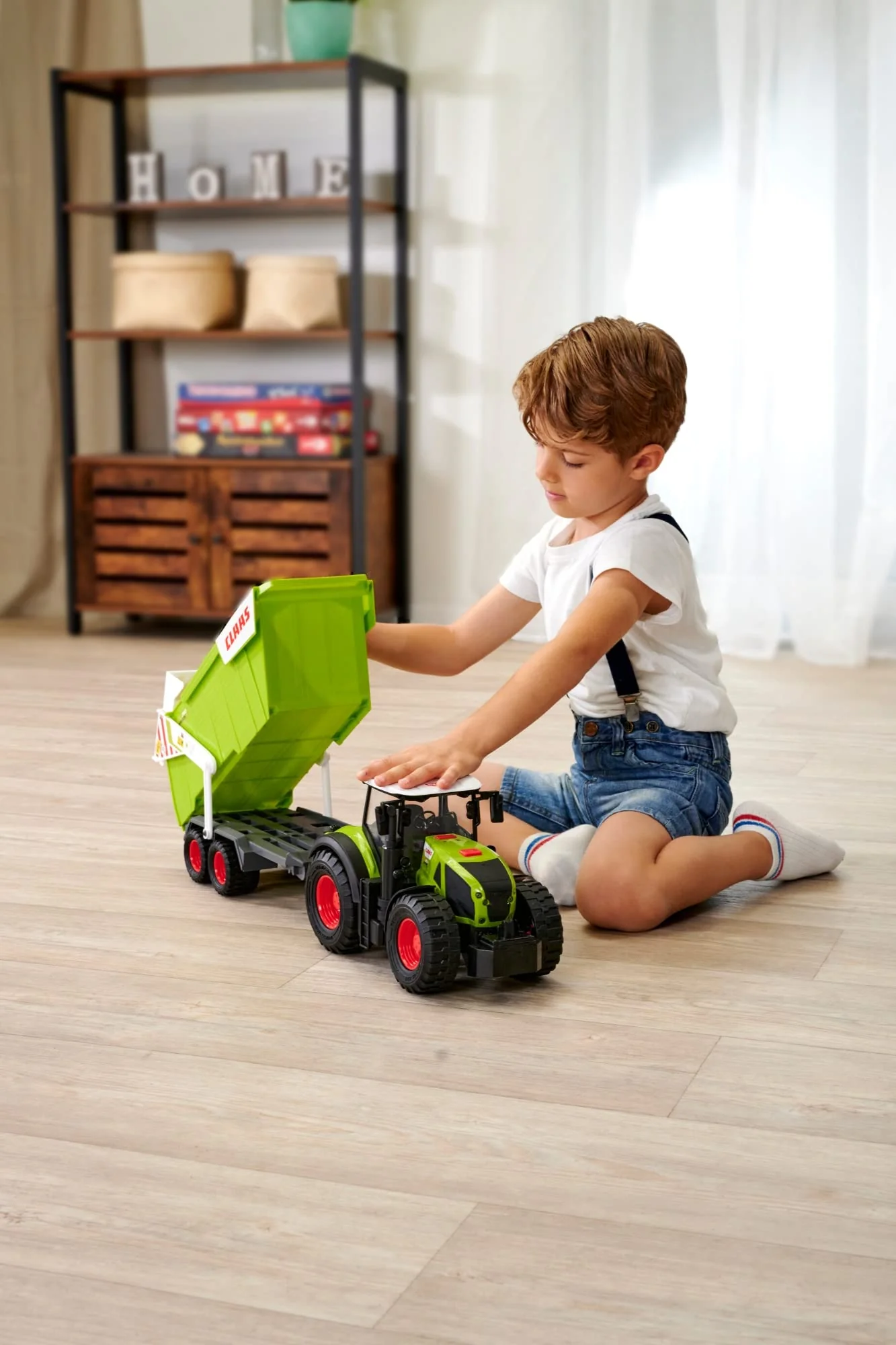 Dickie Toys CLAAS Traktor mit Anhänger (64 cm) - Traktor Spielzeug ab 3 Jahren mit Freilauf, Licht & Sound, Kippfunktion & Heckklappe - Bauernhof Spielzeug für Kinder, inkl. Batterien - 203739004 - Image 5