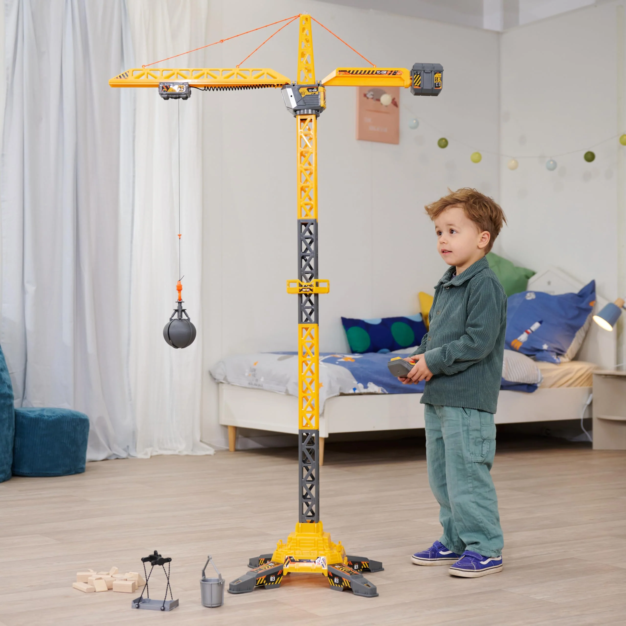 Dickie Toys - RC Titan Crane (150 cm) - Ferngesteuerter Spielzeug-Kran mit 360°-Drehung und interaktivem Zubehör, Spielkran mit Fernbedienung und Licht für Kinder ab 3 Jahre, inkl. Batterien - Image 3