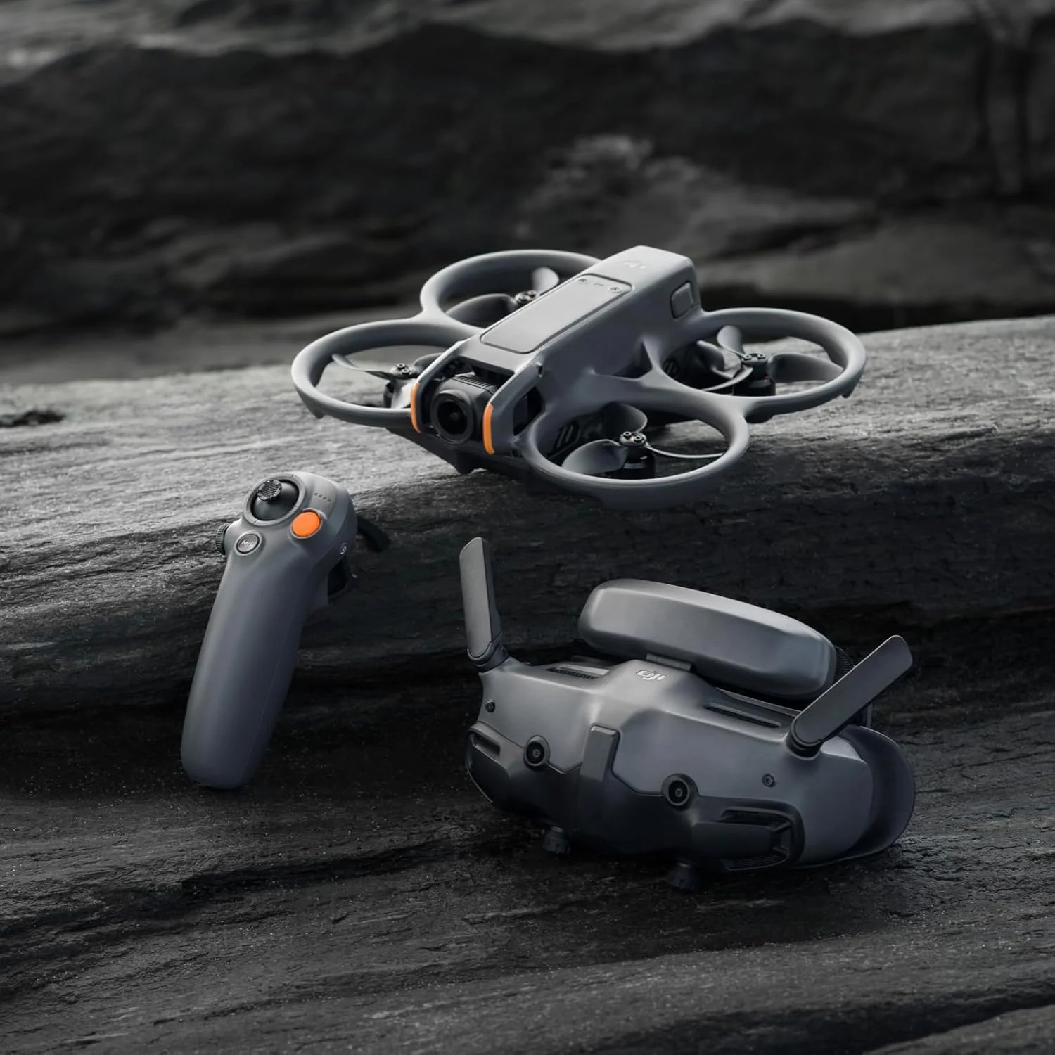 DJI Avata 2 Fly More Combo (1 Akku), FPV Drohne mit Kamera 4K, mit Propellerschutz, Flips/Rollen auf Tastendruck, POV Content Kamera-Drohne, inkl. Goggles 3 und RC Motion 3 - Image 2