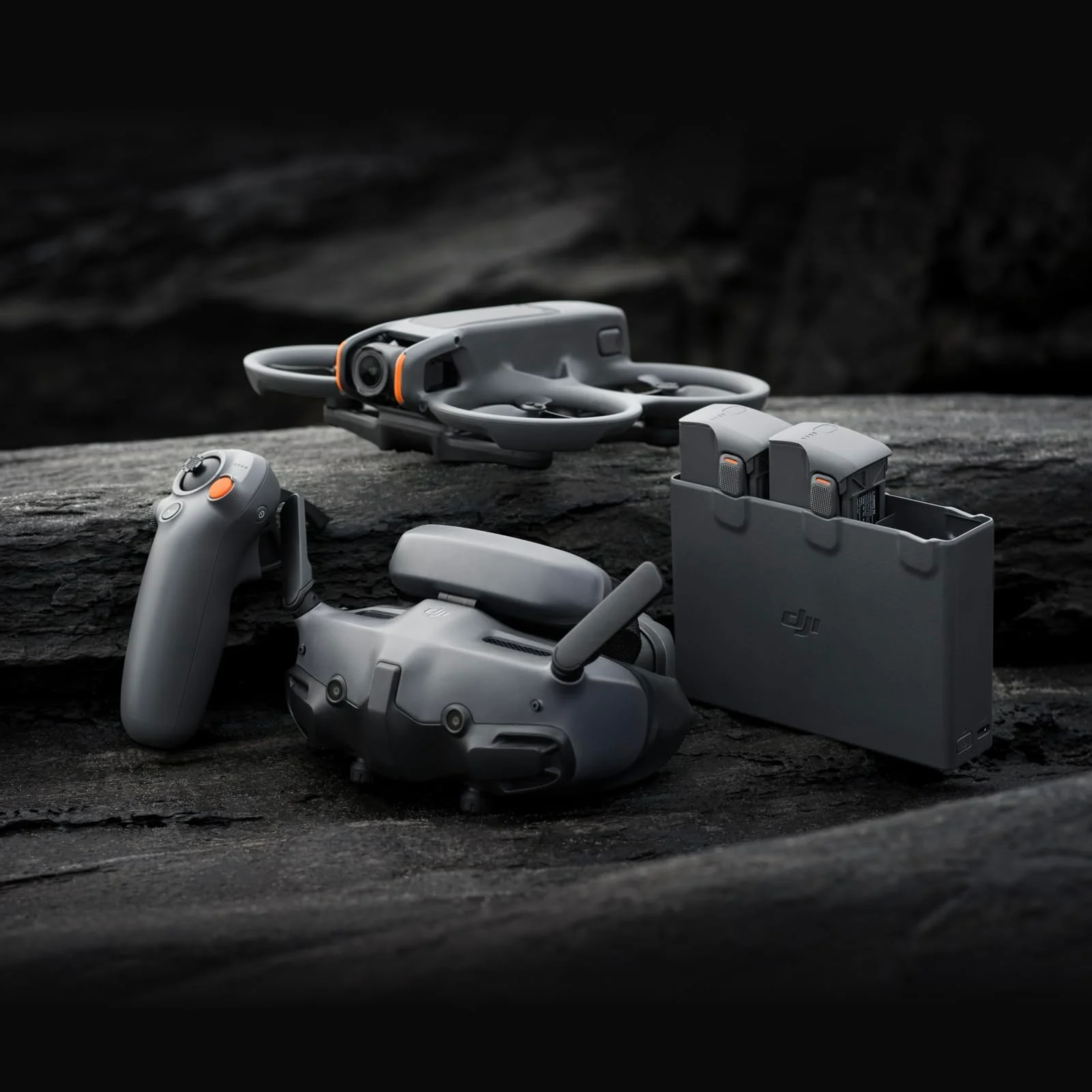 DJI Avata 2 Fly More Combo Bundle (3 Akkus), FPV-Drohne mit 4K-Kamera, 69 Minuten max. Flugzeit, Akrobatik auf Tastendruck, Kameradrohne mit Goggles 3 und RC Motion 3, mit Propellerschutz - Image 2