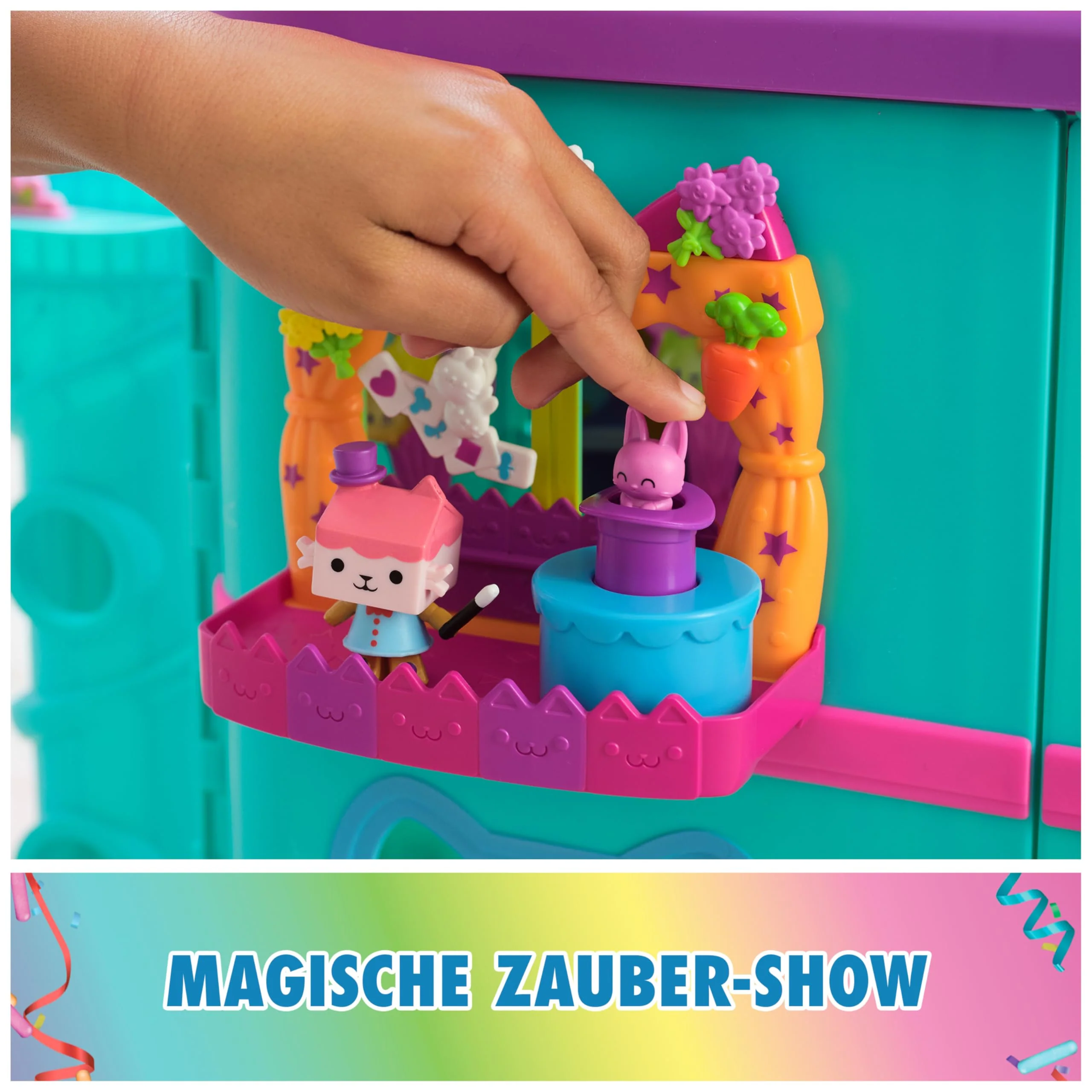 DREAMWORKS GABBY'S DOLLHOUSE - Balkon-Spielset Baby Box Talentwettbewerb, 8-teiliges Set mit Katzenfigur und Zubehörteilen, ab 3 Jahren - Image 9