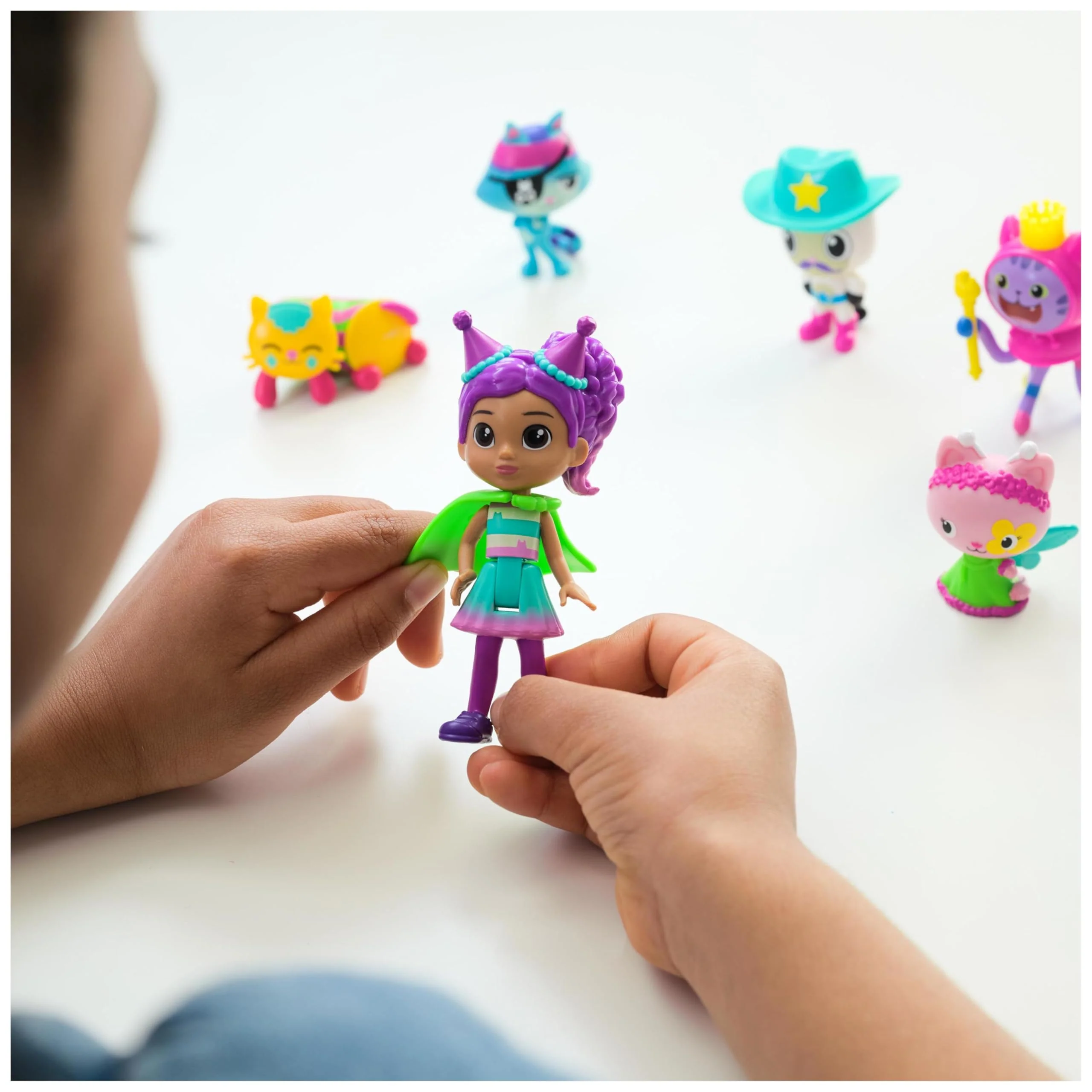 DREAMWORKS GABBY'S DOLLHOUSE - Party-Figuren Geschenkset, Party Gabby mit 6 Katzen-Figuren im festlichen Outfit, ab 3 Jahren - Image 5