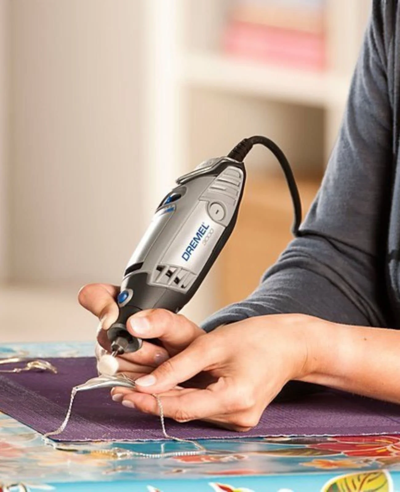 Dremel 3000 Multifunktionswerkzeug 130W, Set mit 1 Aufsatz, 25 Zubehörteilen, Variable Drehzahl 10.000-33.000 U/min zum Schneiden, Schleifen, Gravieren, Polieren, Schärfen, Reinigen, Schnitzen - Image 2