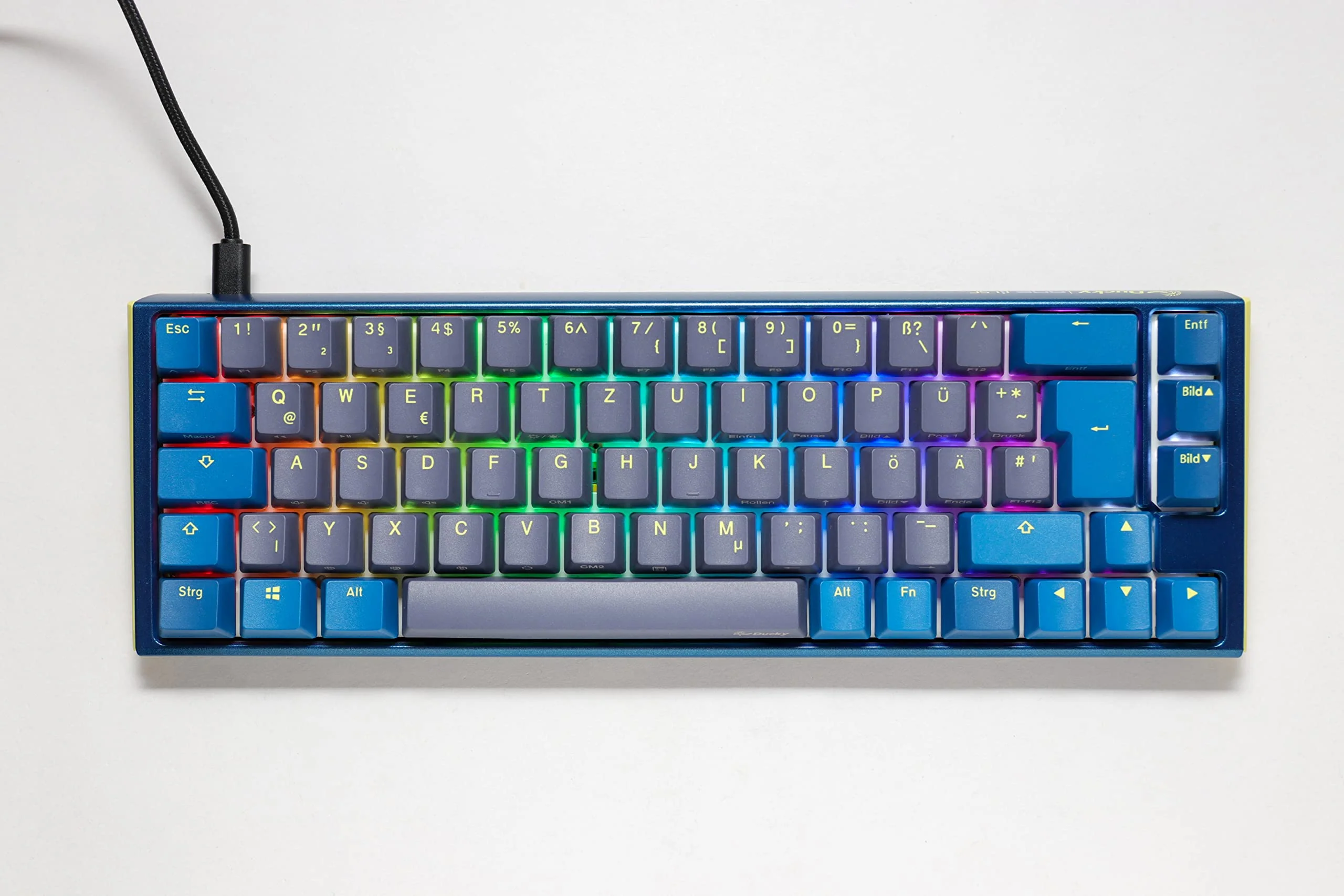 Ducky One 3 Daybreak - Mechanische Gaming Tastatur Deutsches Layout im SF-Format (65% Keyboard) mit Cherry MX Brown Switches, Hot-Swap-fähig (Kailh-Sockeln) und RGB-Beleuchtung - Image 2