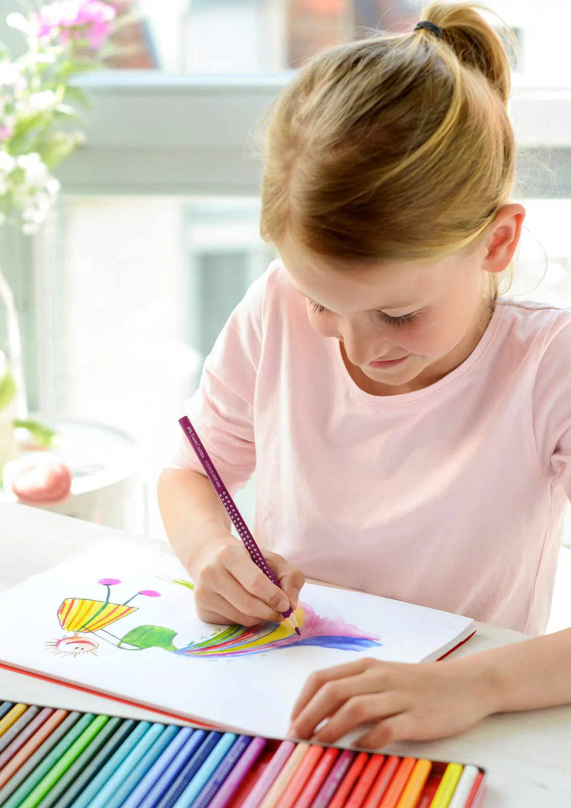 Faber-Castell 112412 Colour Grip Buntstifte für Kinder, 12er-Buntstifte-Set, Malstifte mit Grip und dreieckigem Schaft, wasserlöslichen Pigmenten, leicht auswaschbar und bruchsicher, Schulsachen - Image 7