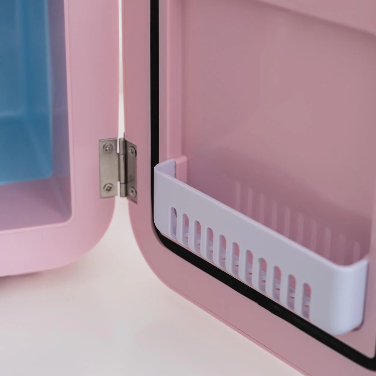 Flamingueo Mini Kühlschrank - Kleine Kühlschränke 4L, 12V/220V, Mini Fridge, Skincare, Funktion Kühlen und Heizen, Kleiner Kühlschrank für Zimmer - Image 10