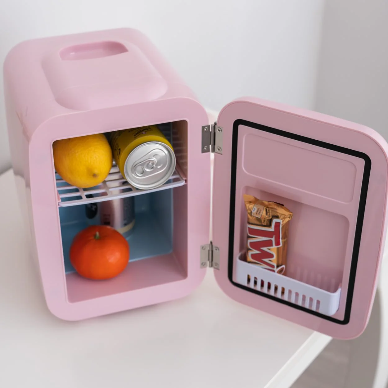 Flamingueo Mini Kühlschrank - Kleine Kühlschränke 4L, 12V/220V, Mini Fridge, Skincare, Funktion Kühlen und Heizen, Kleiner Kühlschrank für Zimmer - Image 6