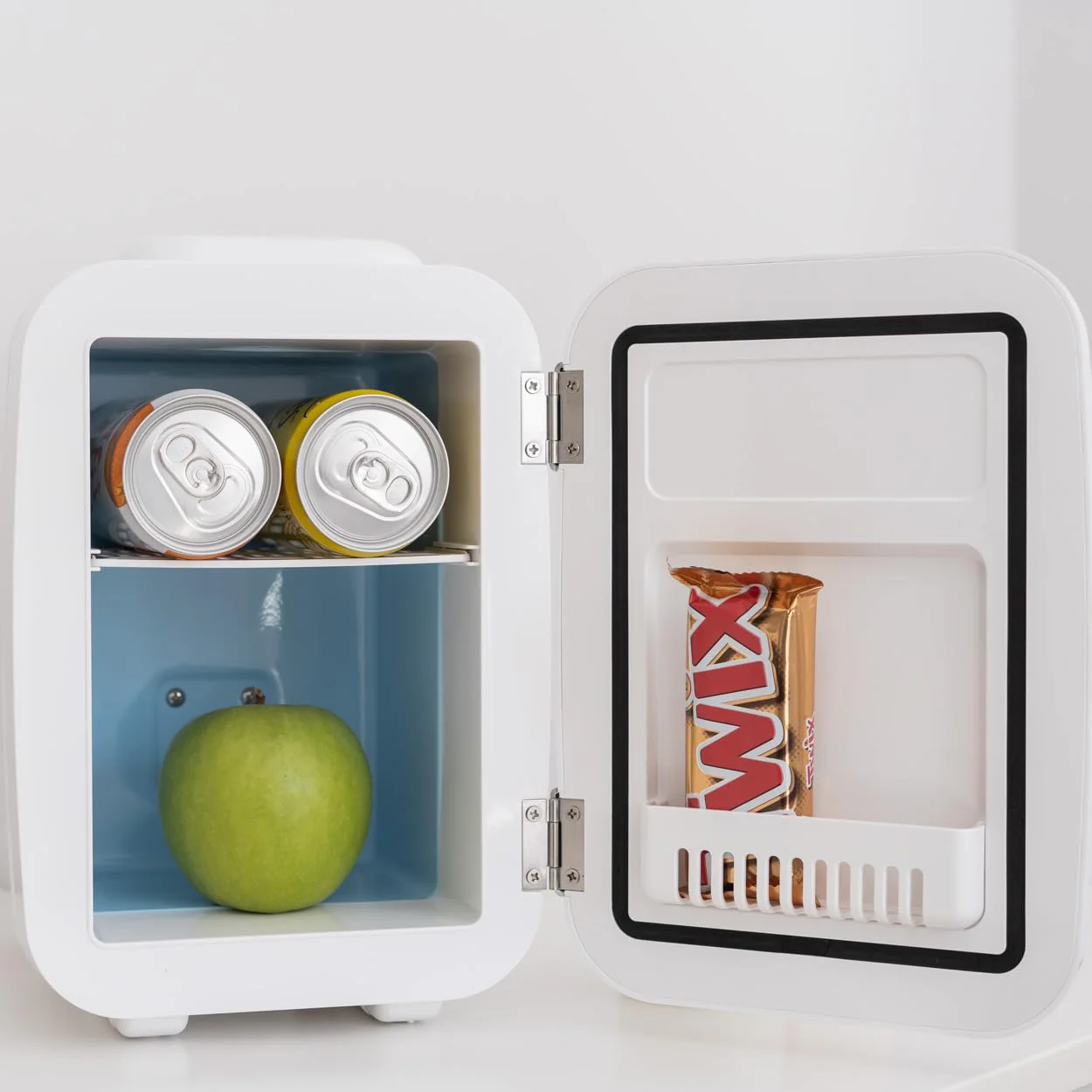 Flamingueo Mini Kühlschrank - Kühlschrank Klein 4L, 12V/220V, Mini Fridge, Skincare, Funktion Kühlen und Heizen, Tischkühlschrank, Kosmetik Kühlschrank - Image 17