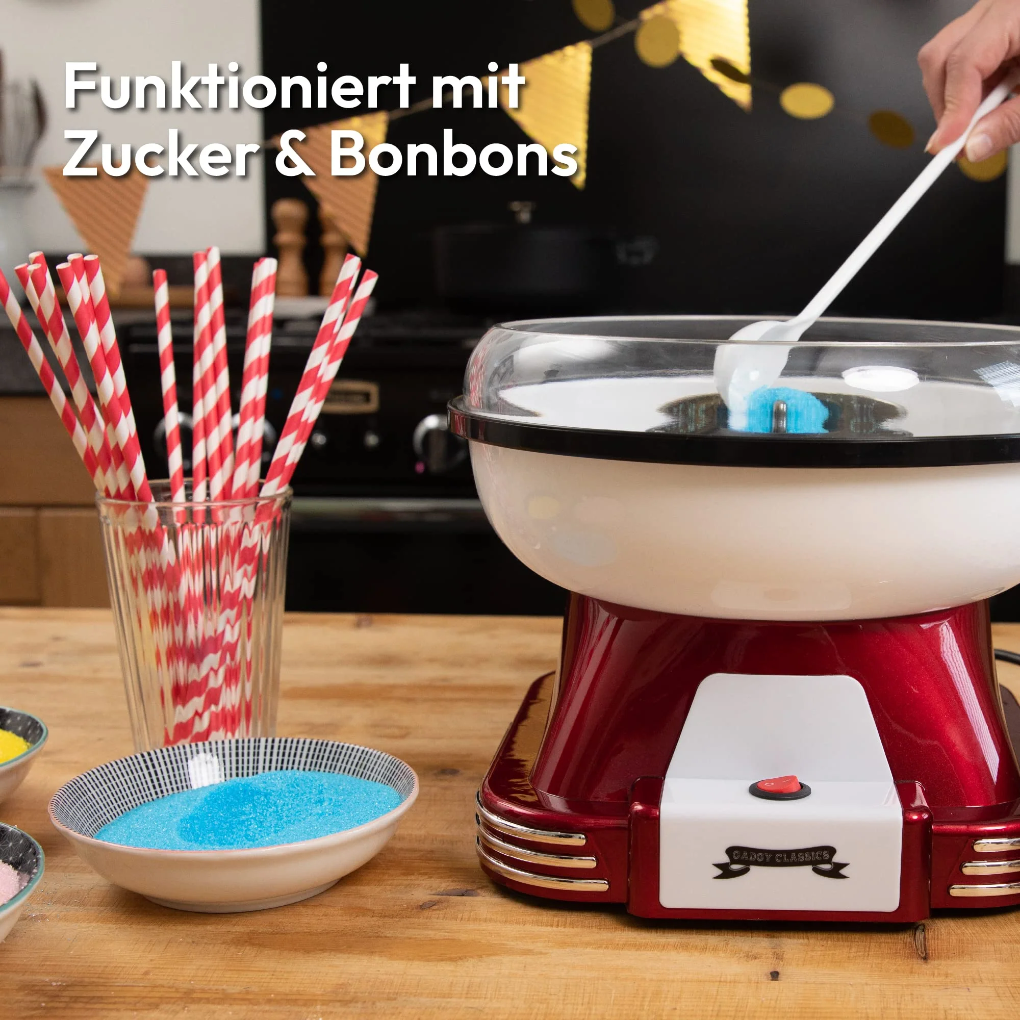 Gadgy Zuckerwattemaschine - Retro Cotton Candy Machine - Zuckerwatte Maschine mit Stäbchen und Messlöffel - Höhe 22 cm Rot Weiß - 500 Watt Zuckerwattenmaschiene für zuhause - Image 6