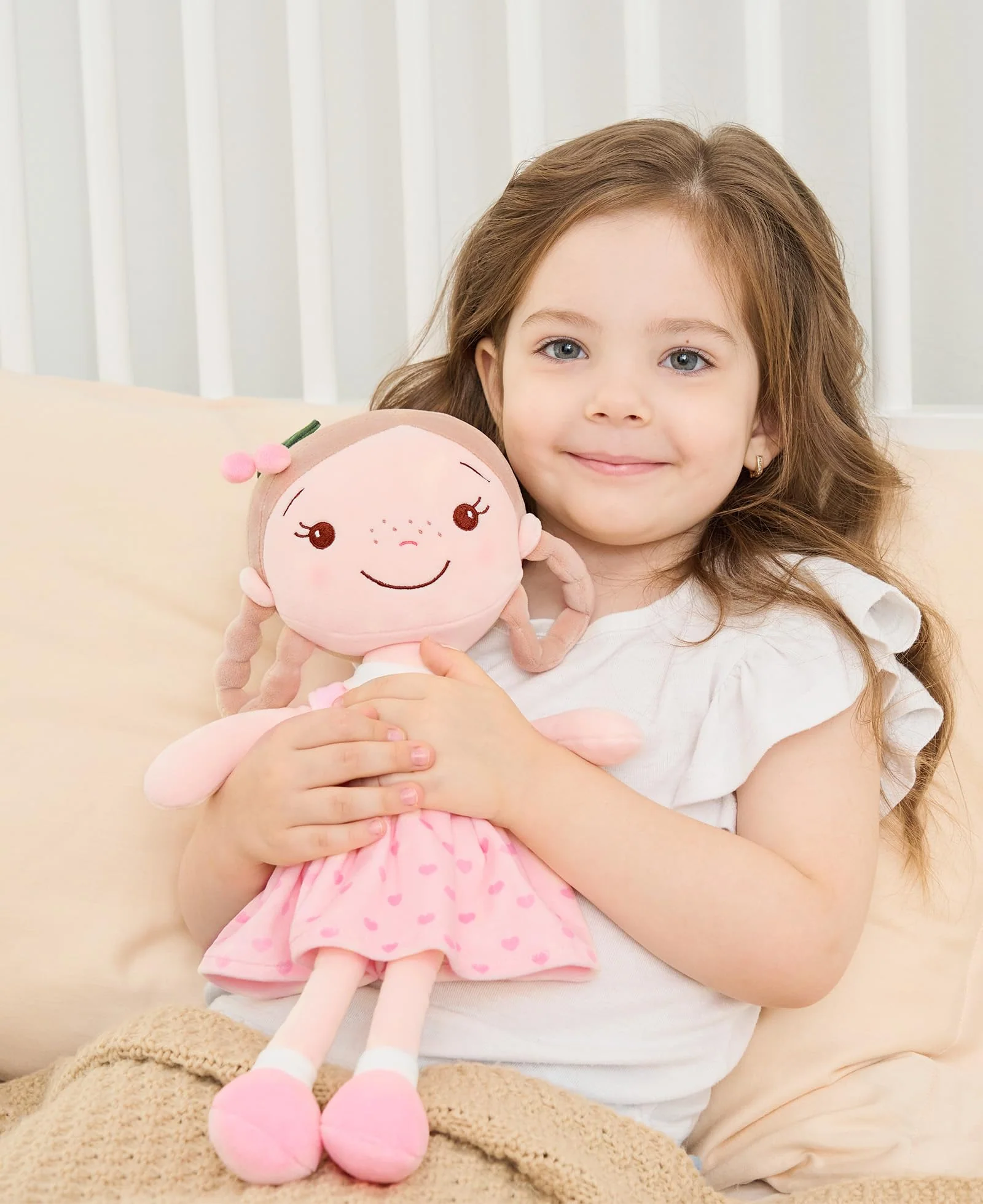 GAGAKU 40 cm Weiche Stoffpuppe, Schutzengelpuppen, Taufgeschenk für Baby Mädchen, Kuscheltier, Glücksbringer für Kinder von 3-5 Jahren (40cm Kirschmädchen) - Image 3