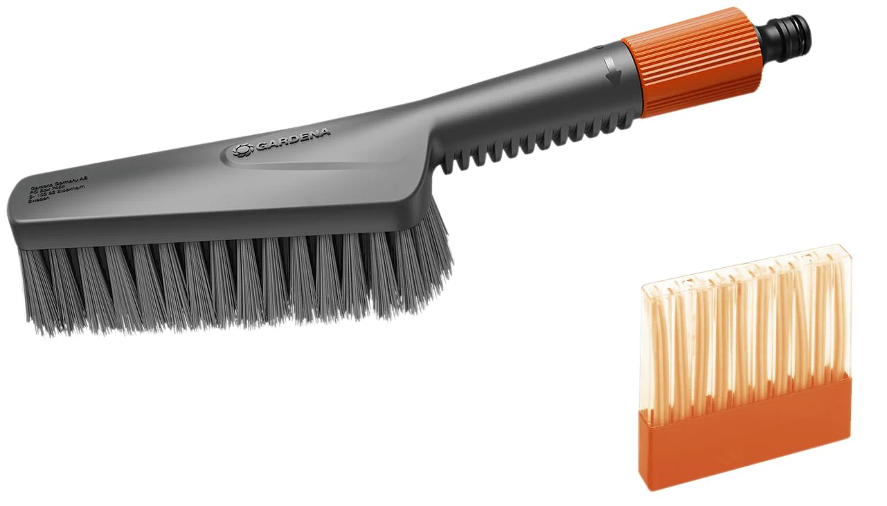 Gardena Cleansystem Wasch-Set mit Handbürste S soft: Reinigungsbürste für empfindliche Flächen und enge Stellen, mit Durchflussregulierung, inkl. Reinigungssticks zum effektiven Putzen (18860-20) - Image 3