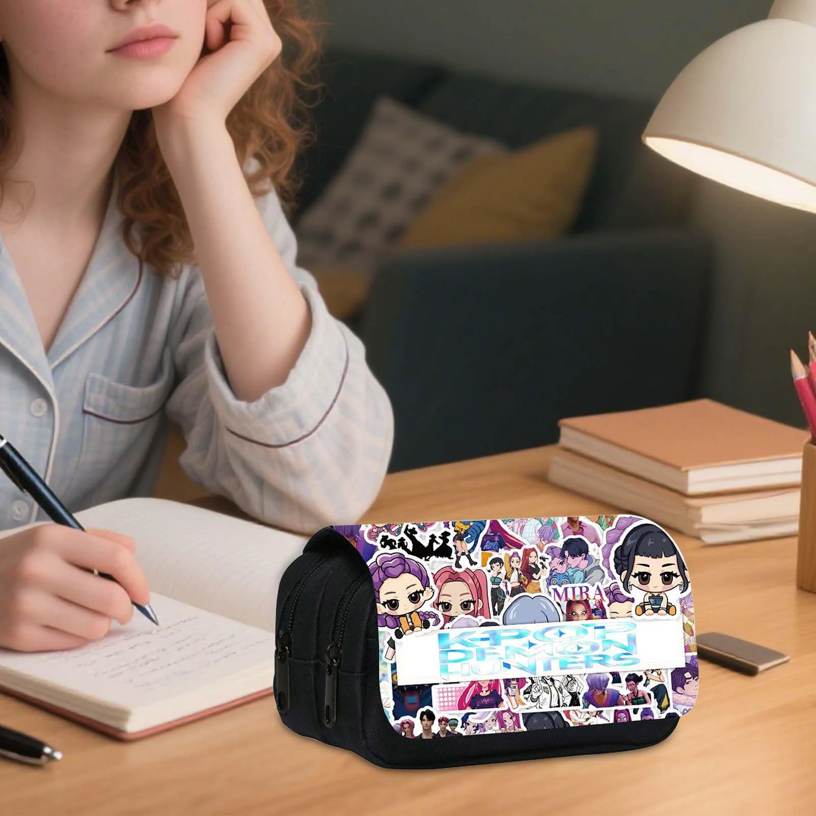 Generisch 2025 Demon Hunters Stiftetasche, HUNTR/X Mäppchen mit Grossem Fassungsvermögen, Federmäppchen mit Reißverschluss, Schlampermäppchen für Kinder Studenten Schule Büro(M) - Image 2