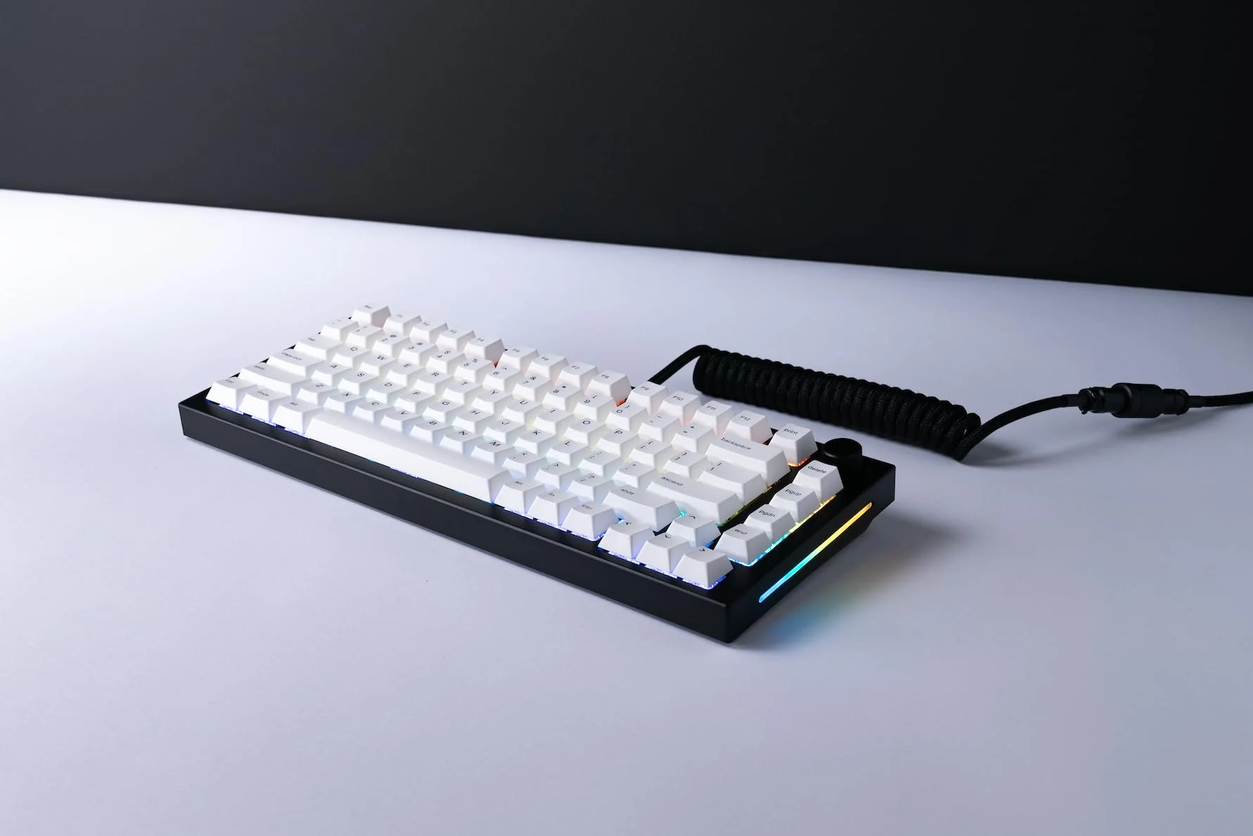 Glorious Gaming GMMK PRO 75% – Modulares mechanisches Gaming-Keyboard, TKL, Grundgerüst 1,5 kg, voll anpassbar, Spiralkabel, Handgelenkablage, PBT-Tastenkappen, Deutsch QWERTZ Layout - Schwarz - Image 10