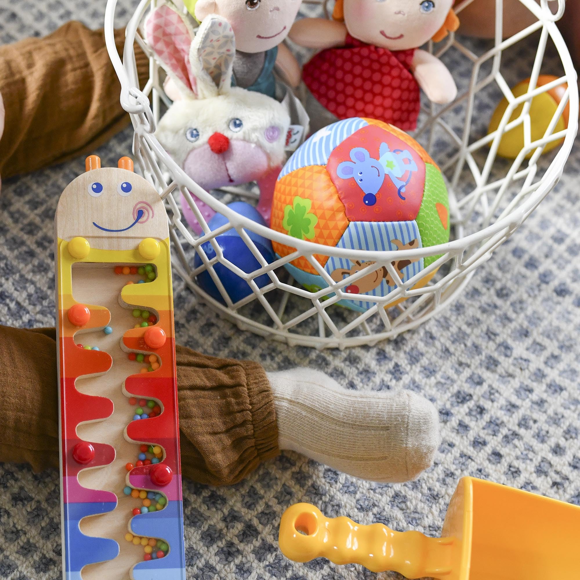 HABA Babyball Tiere - Ball für Kinder ab 6 Monaten - Weicher Greifball für erstes Spielen & Motoriktraining - 1302484001 - Image 4